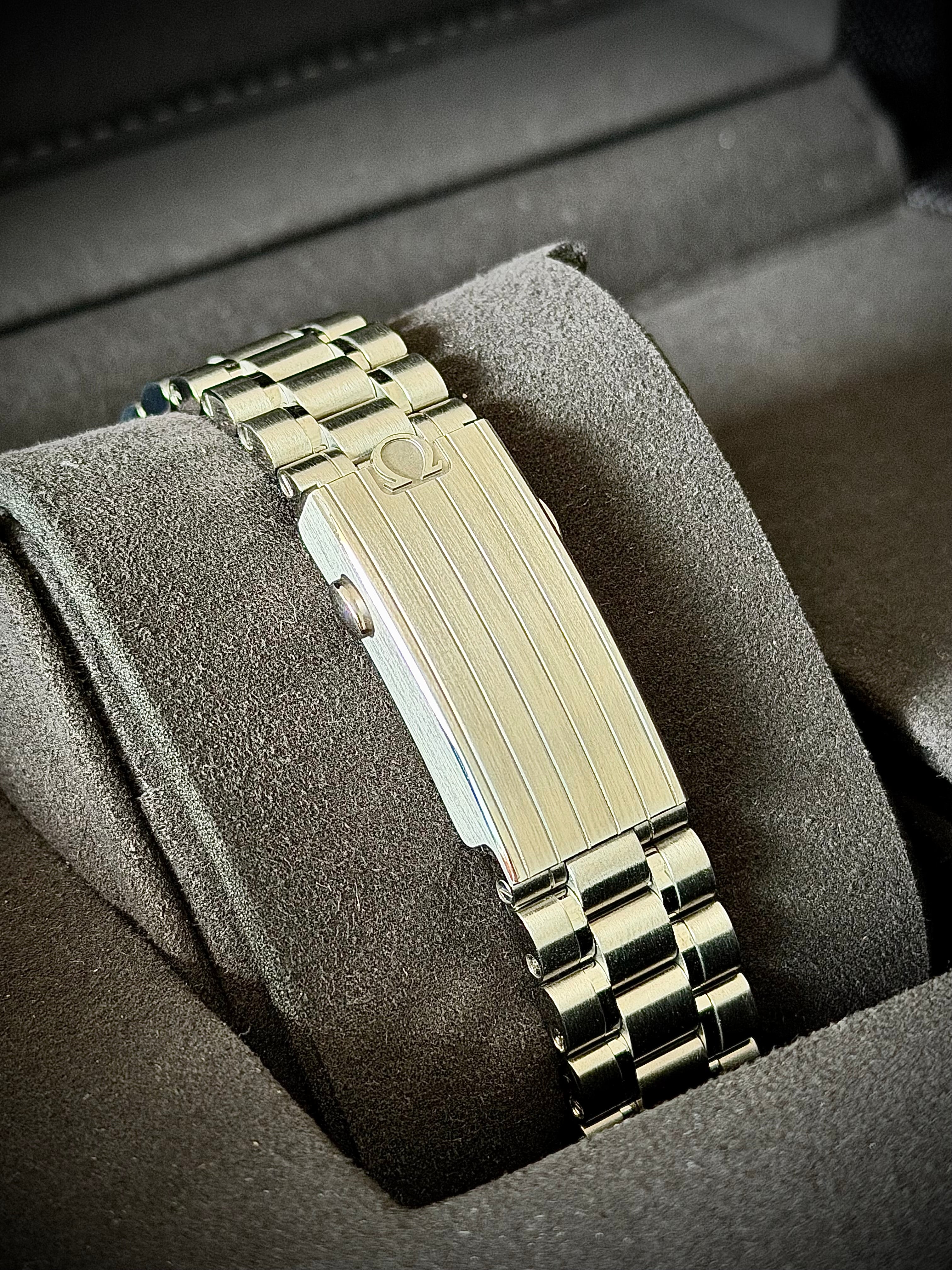 2025 OMEGA SPEEDMASTER WHITE DIAL, FULL SET, INC GST