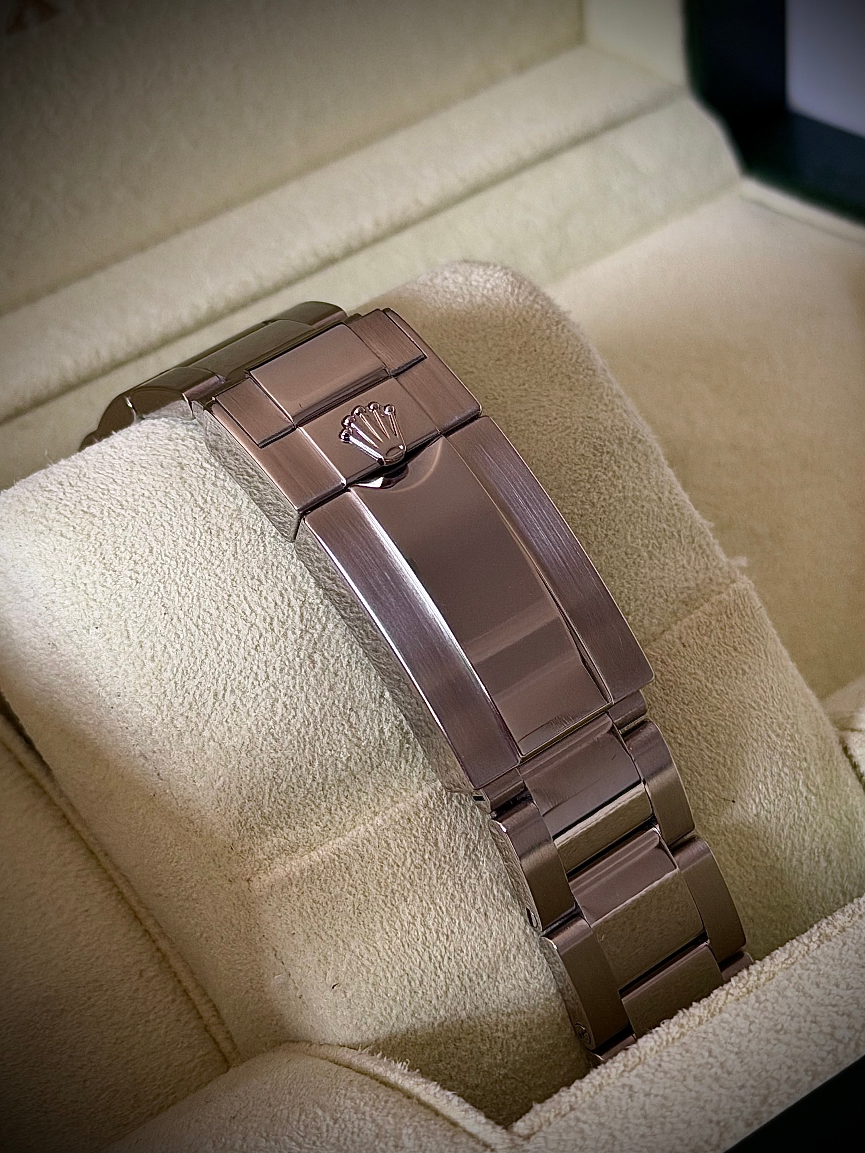 2010 ROLEX GMT MASTER II, 116710LN, BOX AND PAPERS, INC GST