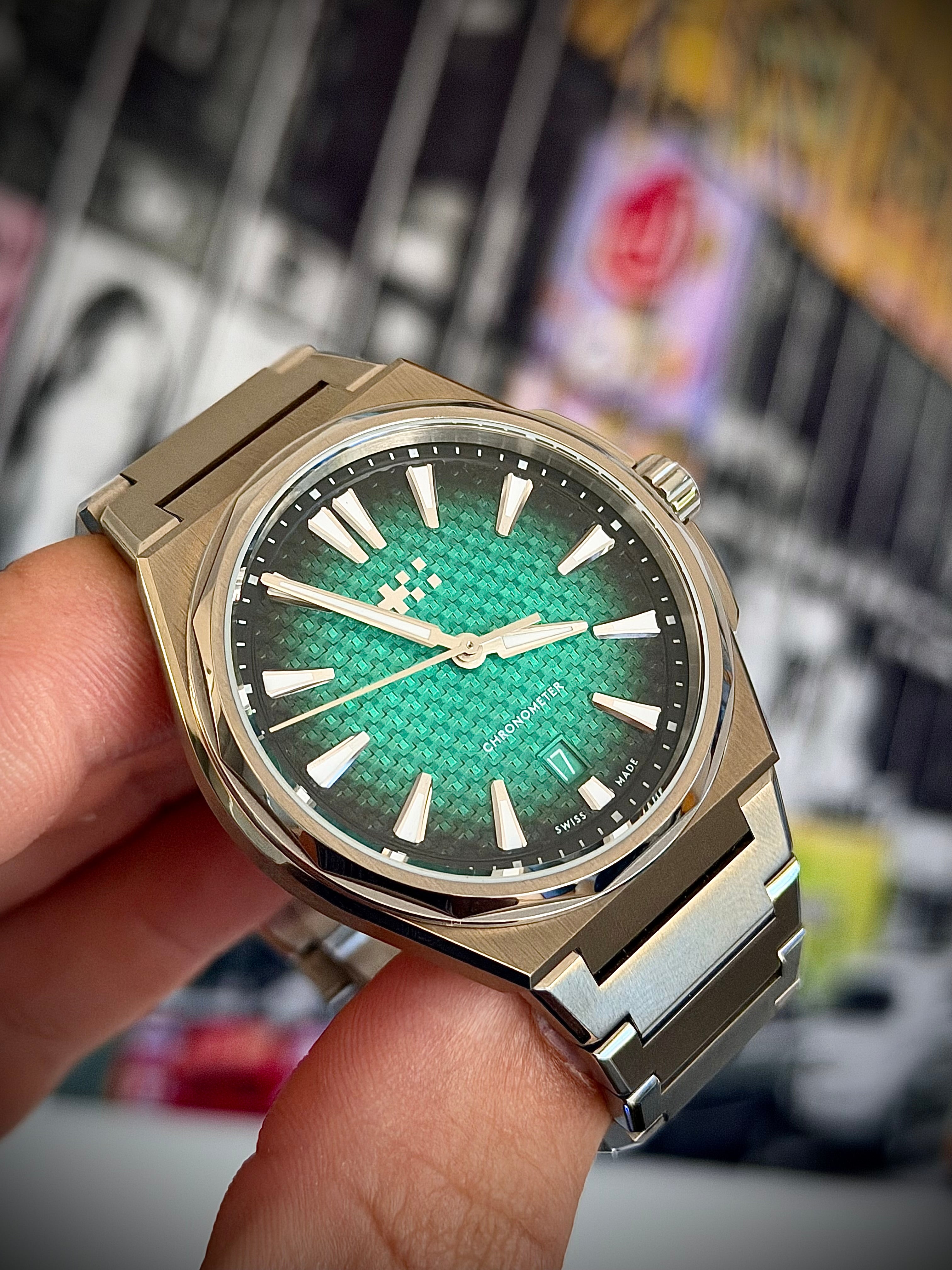 2025 CHRISTOPHER WARD “THE TWELVE” 40 TI, AURORA GREEN DIAL FULL SET, INC GST