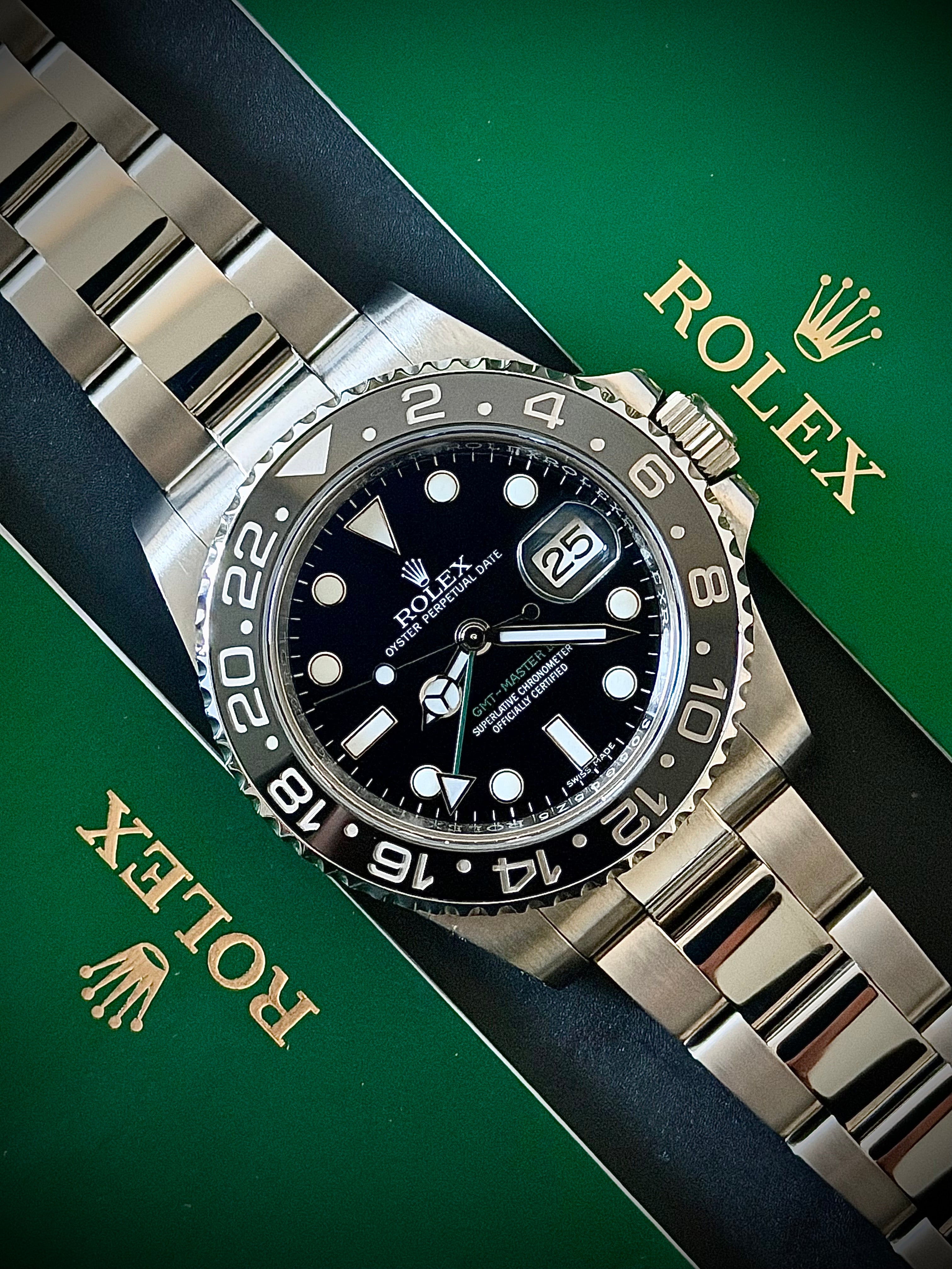 2014 ROLEX GMT-MASTER II “GREEN ARROW”, 116710LN, BOX AND PAPERS, INC GST