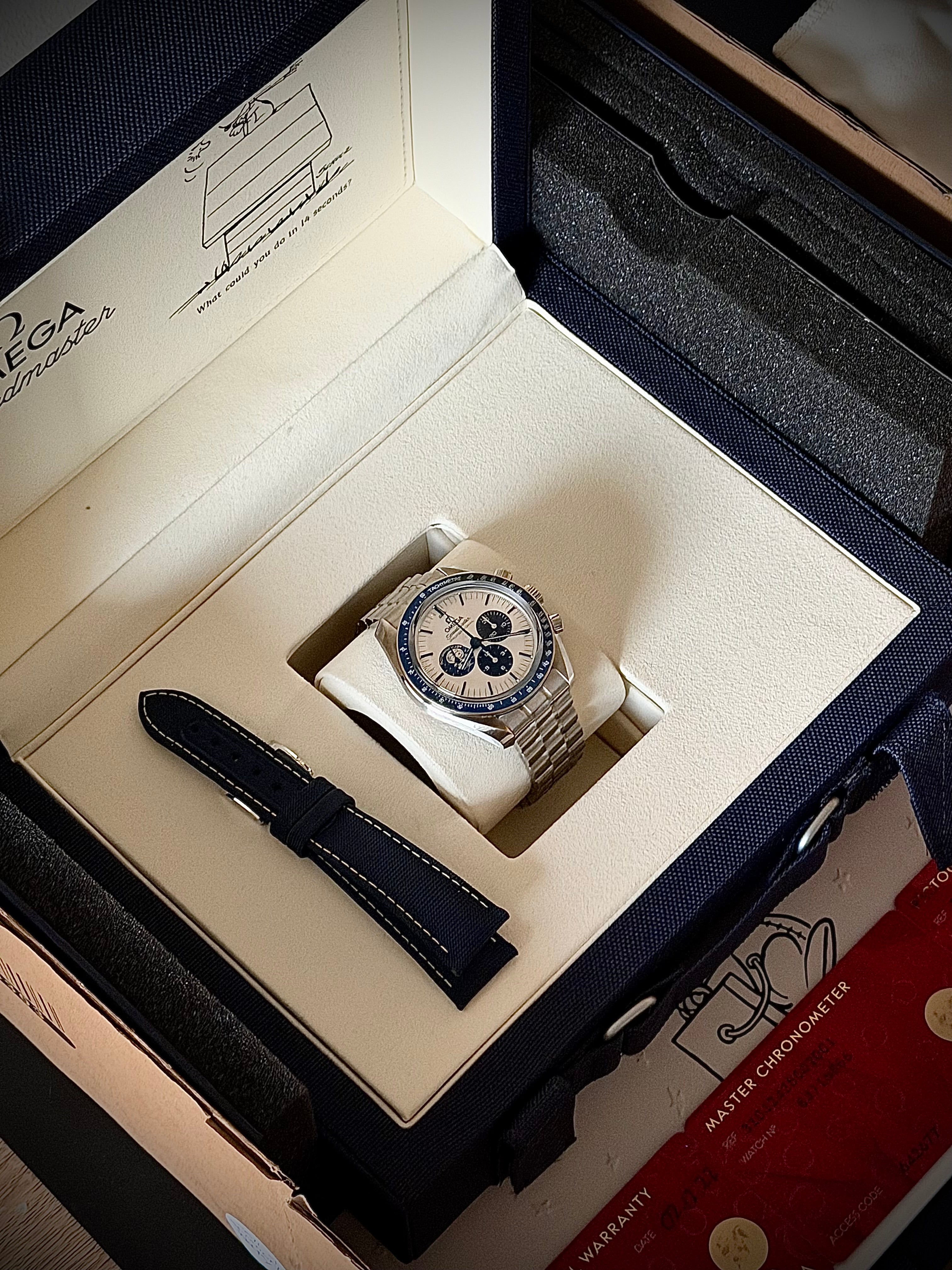 2022 OMEGA SPEEDMASTER SILVER SNOOPY ON BRACELET, FULL SET, INC GST