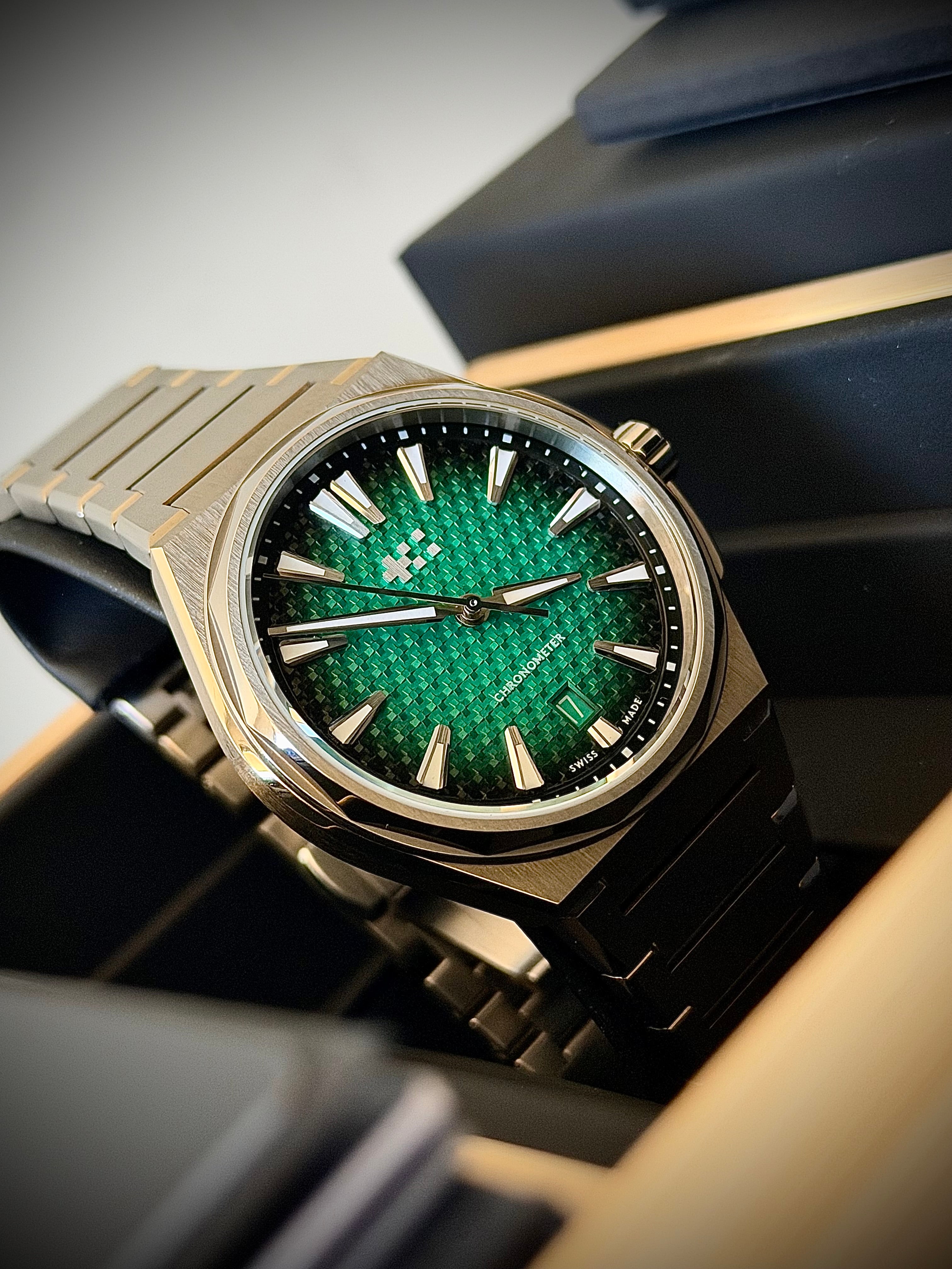 2025 CHRISTOPHER WARD “THE TWELVE” 40 TI, AURORA GREEN DIAL FULL SET, INC GST