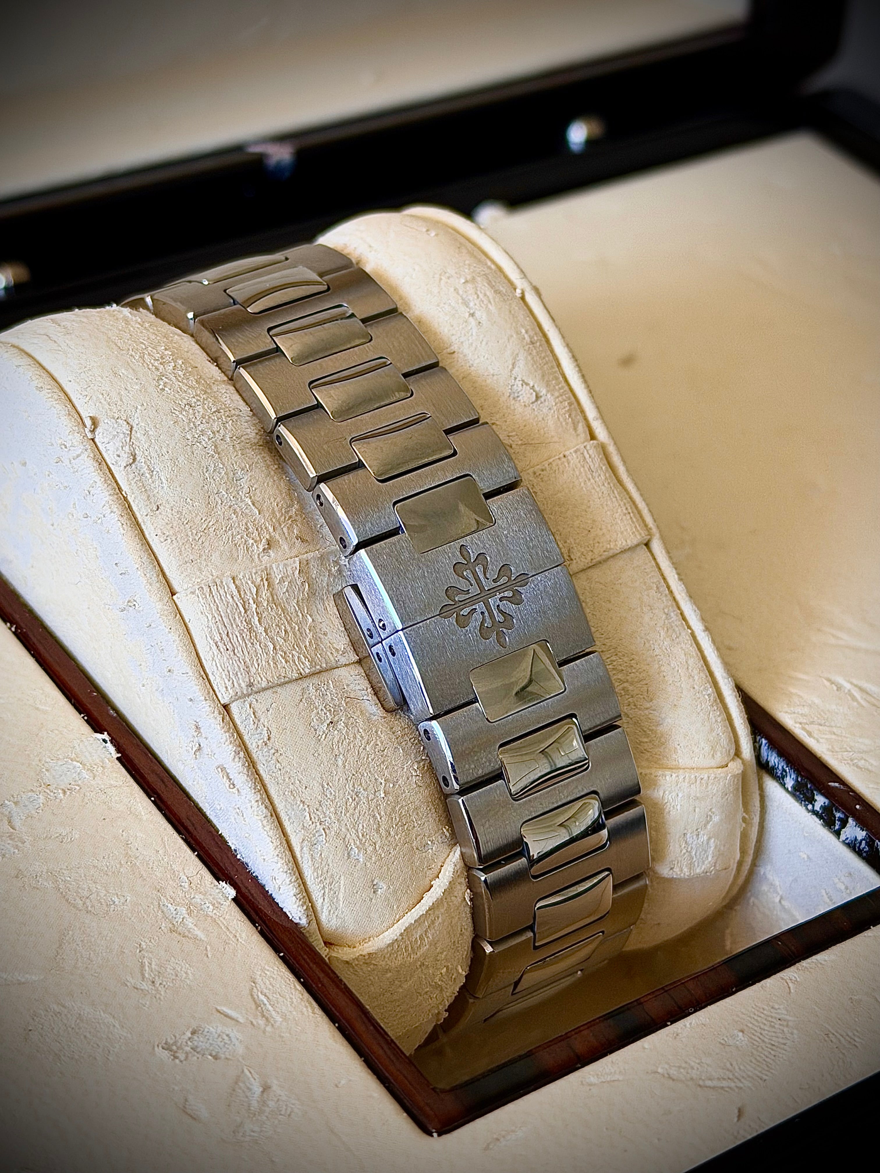 PATEK PHILIPPE NAUTILUS ANNUAL CALENDAR, 5726A, BOX & 2024 PATEK SERVICE, INC GS