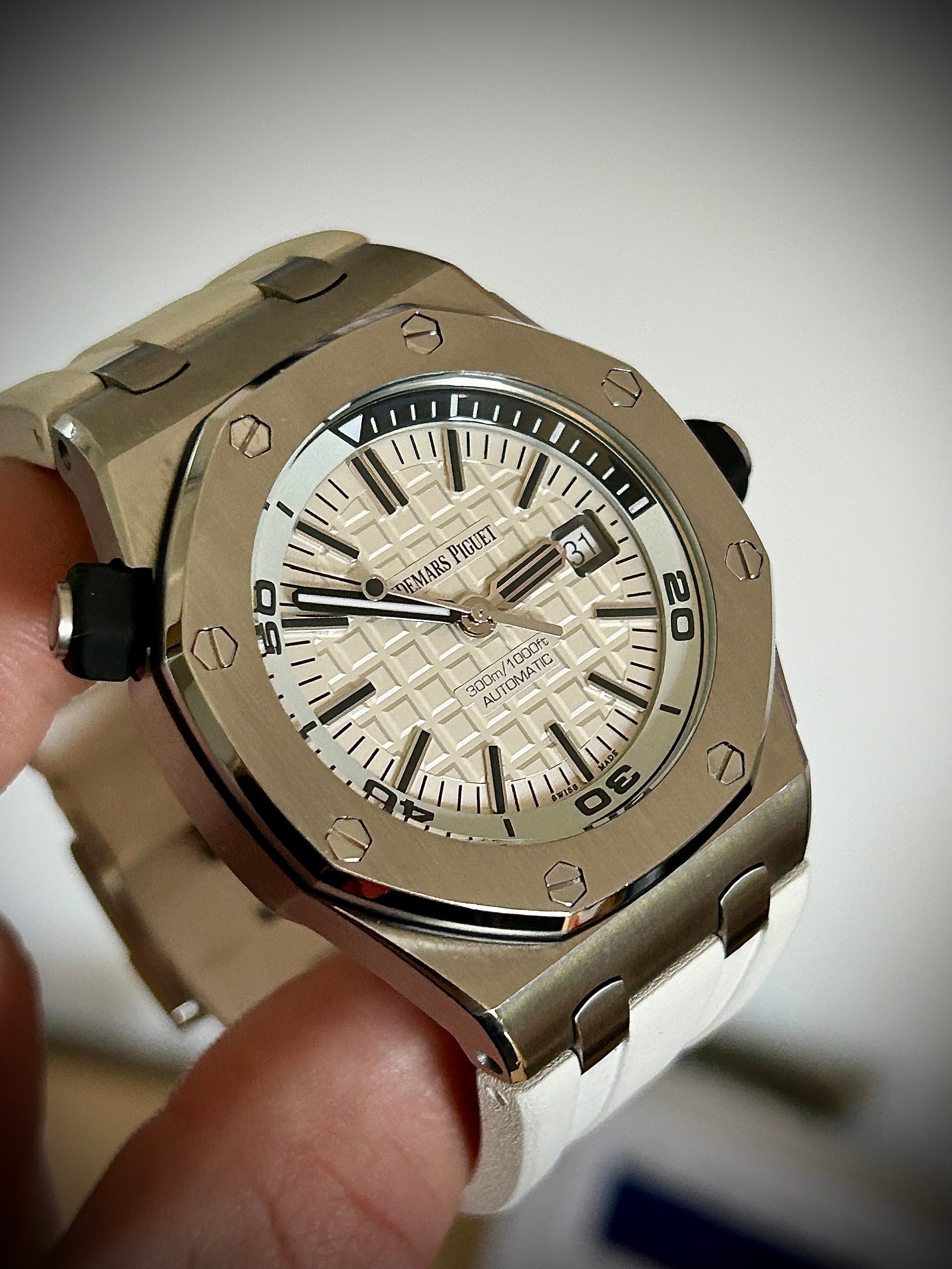 2016 AUDEMARS PIGUET ROYAL OAK OFFSHORE DIVER, FULLY SERVICED, FULL SET, INC GST