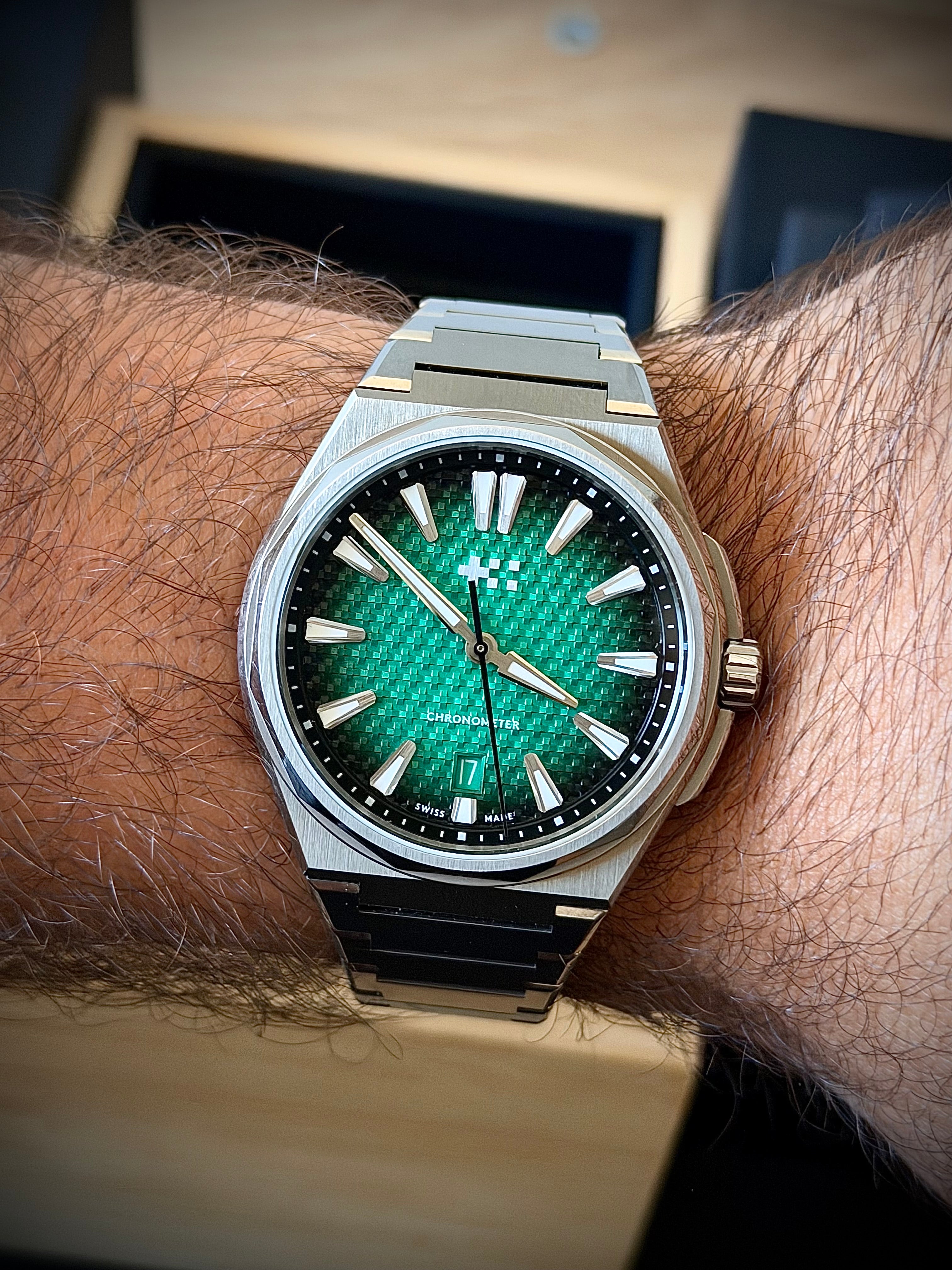 2025 CHRISTOPHER WARD “THE TWELVE” 40 TI, AURORA GREEN DIAL FULL SET, INC GST