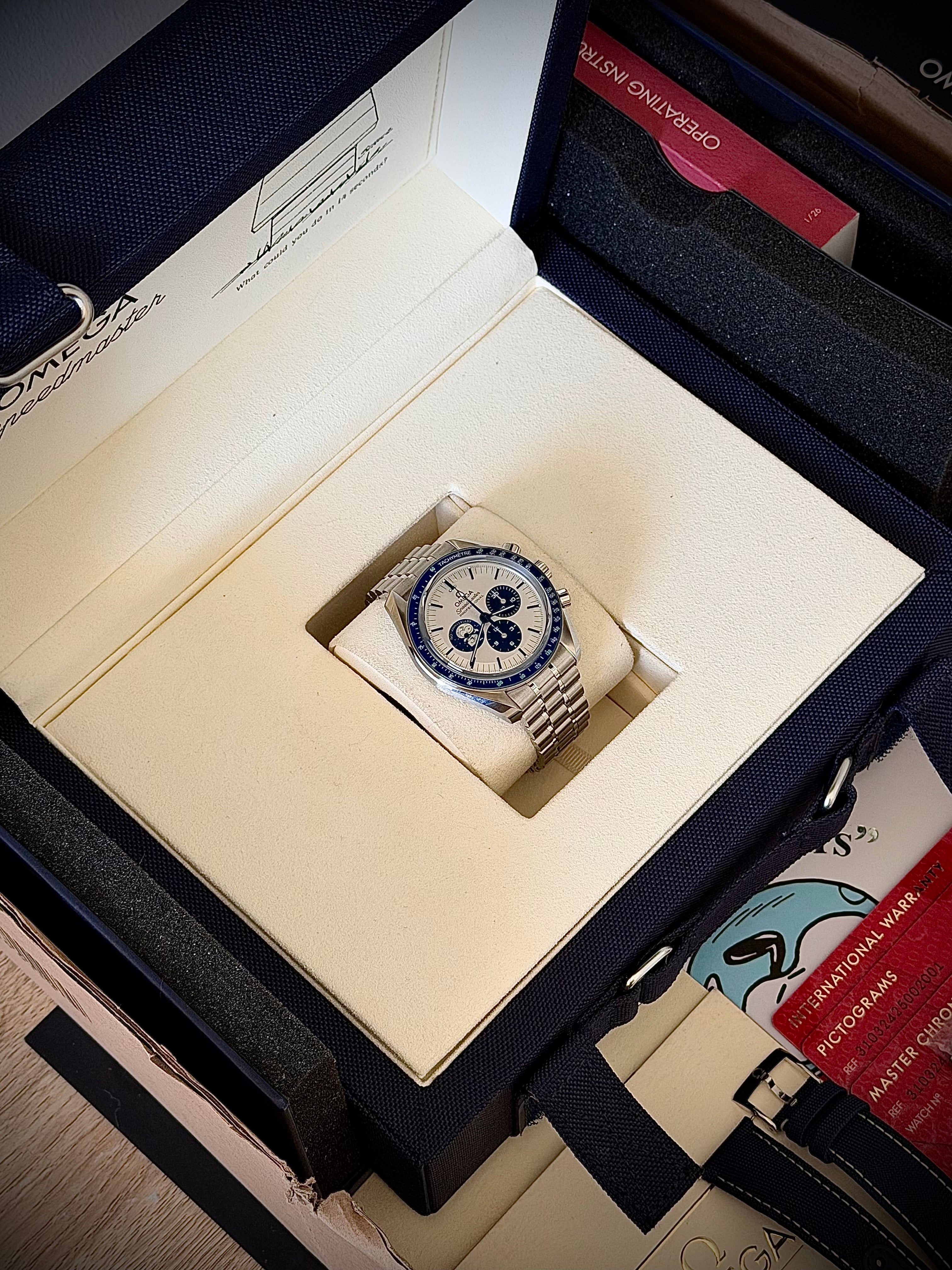 2025 OMEGA SPEEDMASTER SILVER SNOOPY ON BRACELET, FULL SET, INC GST