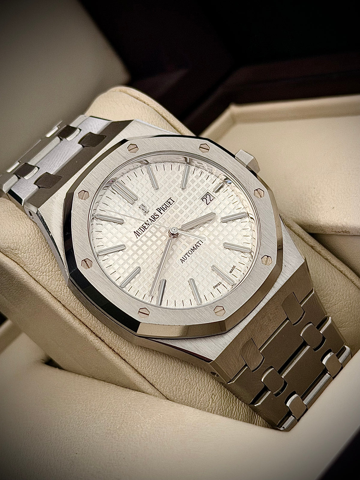 2014 AUDEMARS PIGUET ROYAL OAK SELFWINDING, 15400ST.OO.1220ST.02, WHITE DIAL, BOX & PAPERS, INC GST