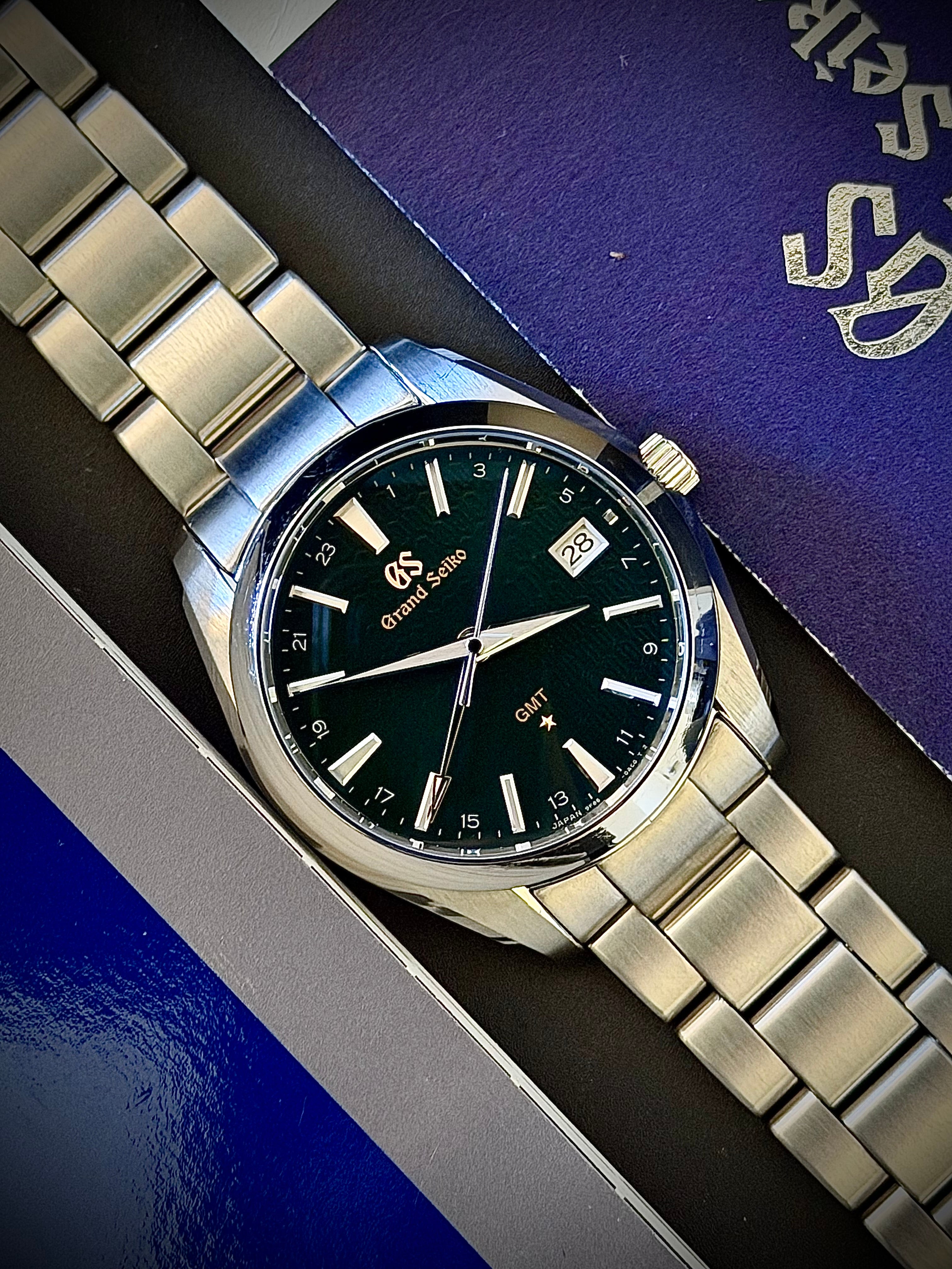 2018 GRAND SEIKO HERITAGE COLLECTION QUARTZ GMT 25TH ANNIVERSARY LIMITED EDITION, SBGN007, GREEN DIAL, FULL SET, INC GST