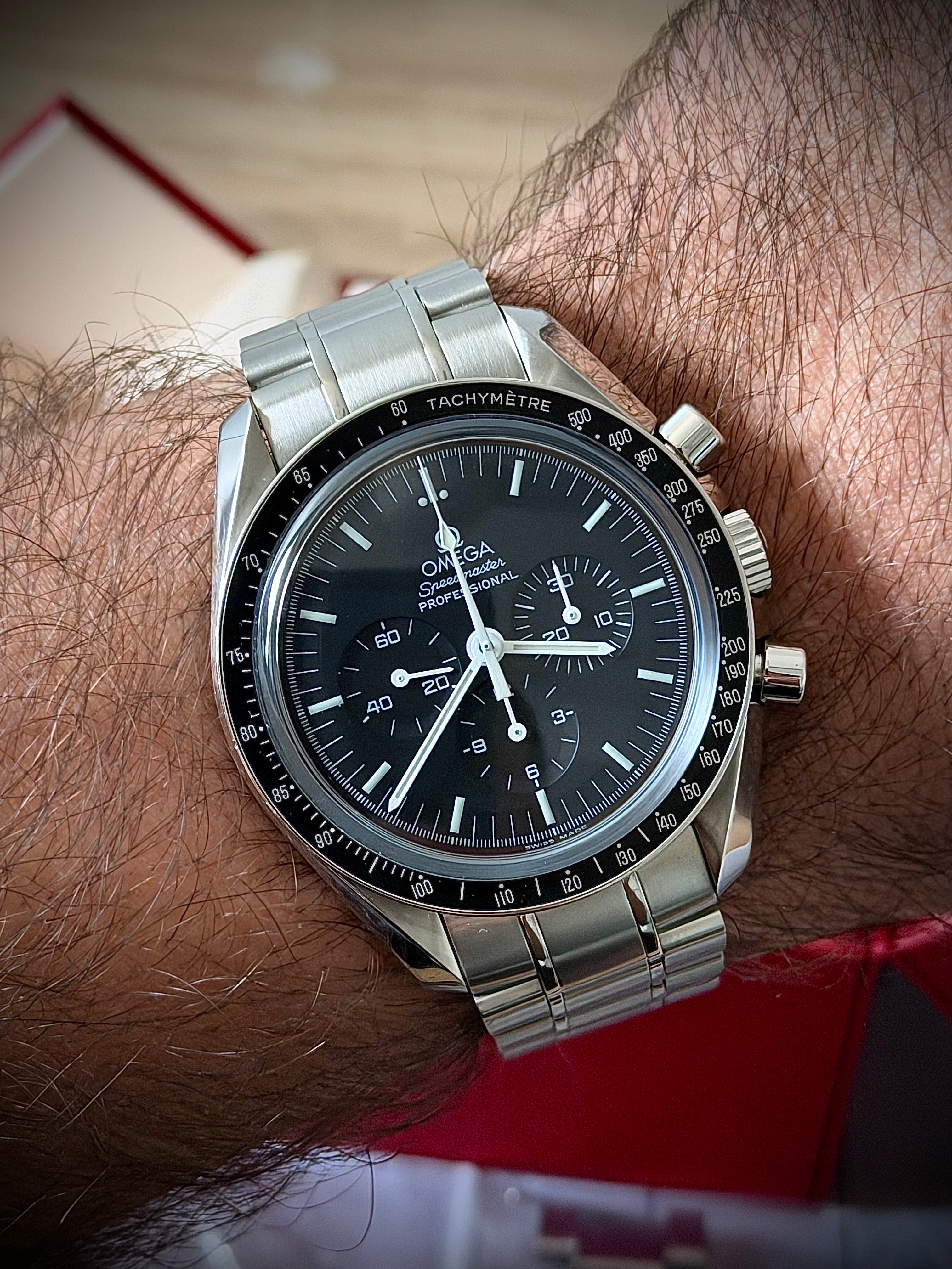 2000 OMEGA SPEEDMASTER MOONWATCH, WATCH AND BOX, FULLY SERVICED, INC GST