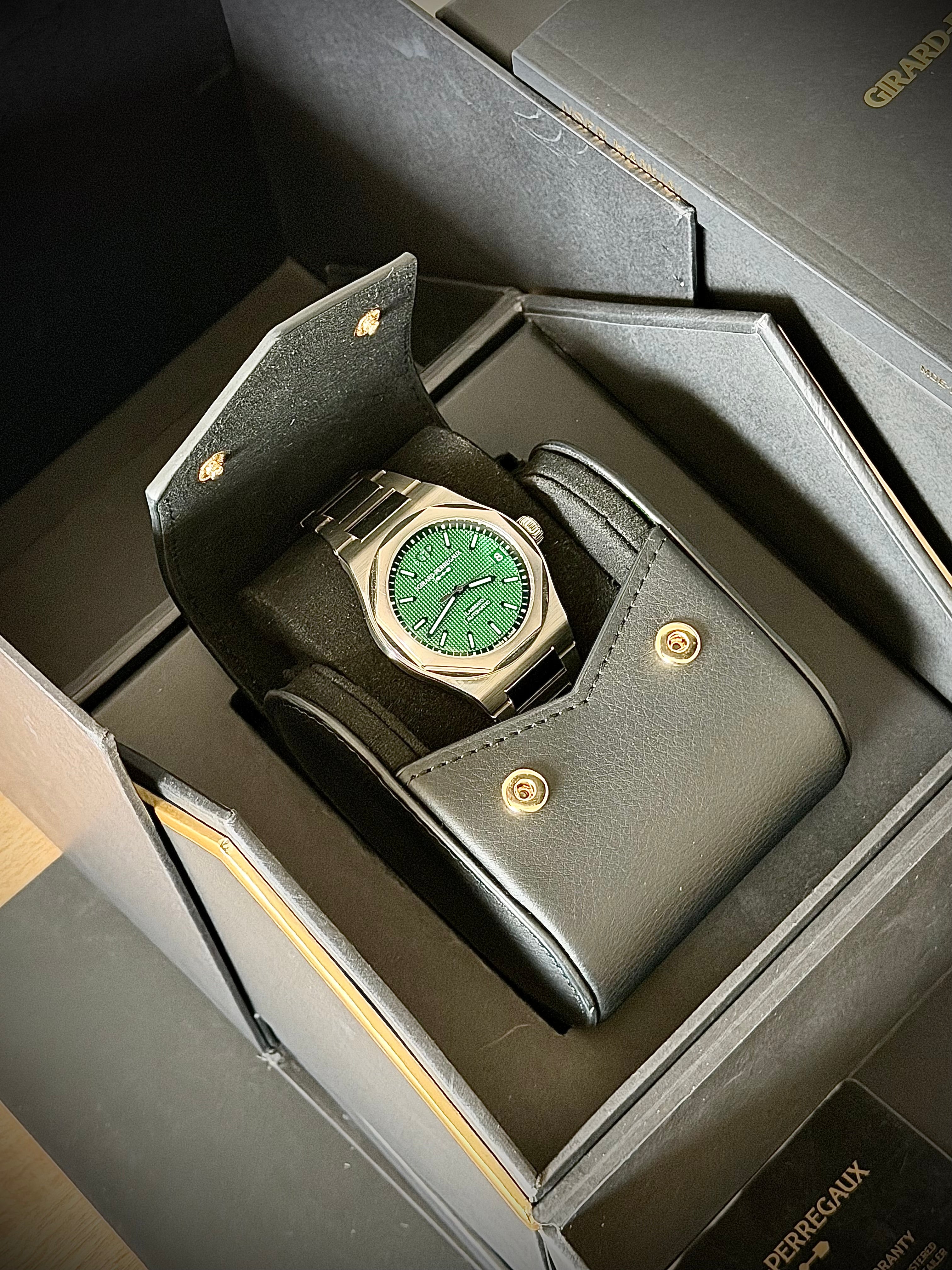 2025 GIRARD-PERREGAUX LAUREATO GREEN, 81010-11-3153-1CM, FULL SET, INC GST