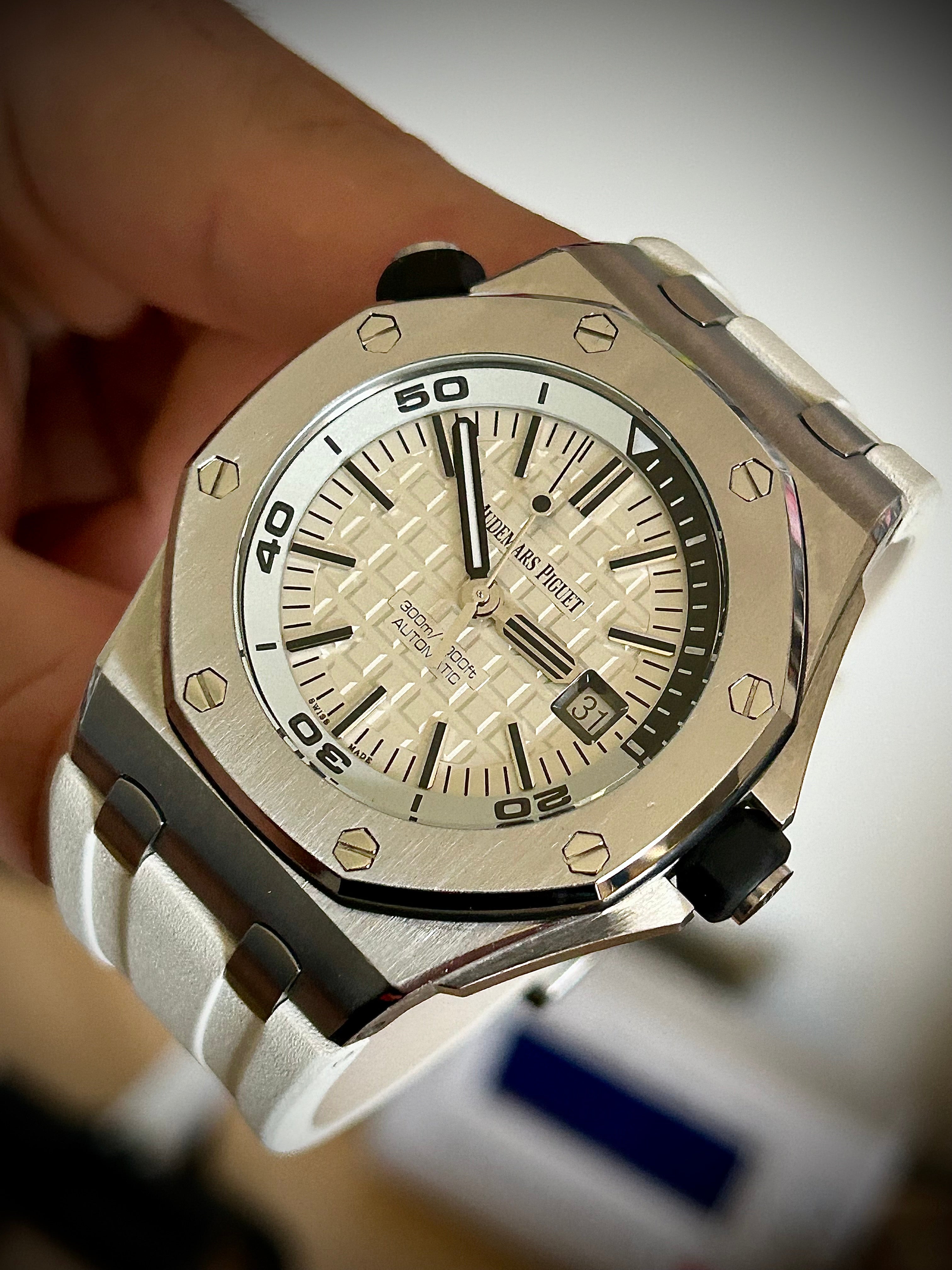2016 AUDEMARS PIGUET ROYAL OAK OFFSHORE DIVER, FULLY SERVICED, FULL SET, INC GST