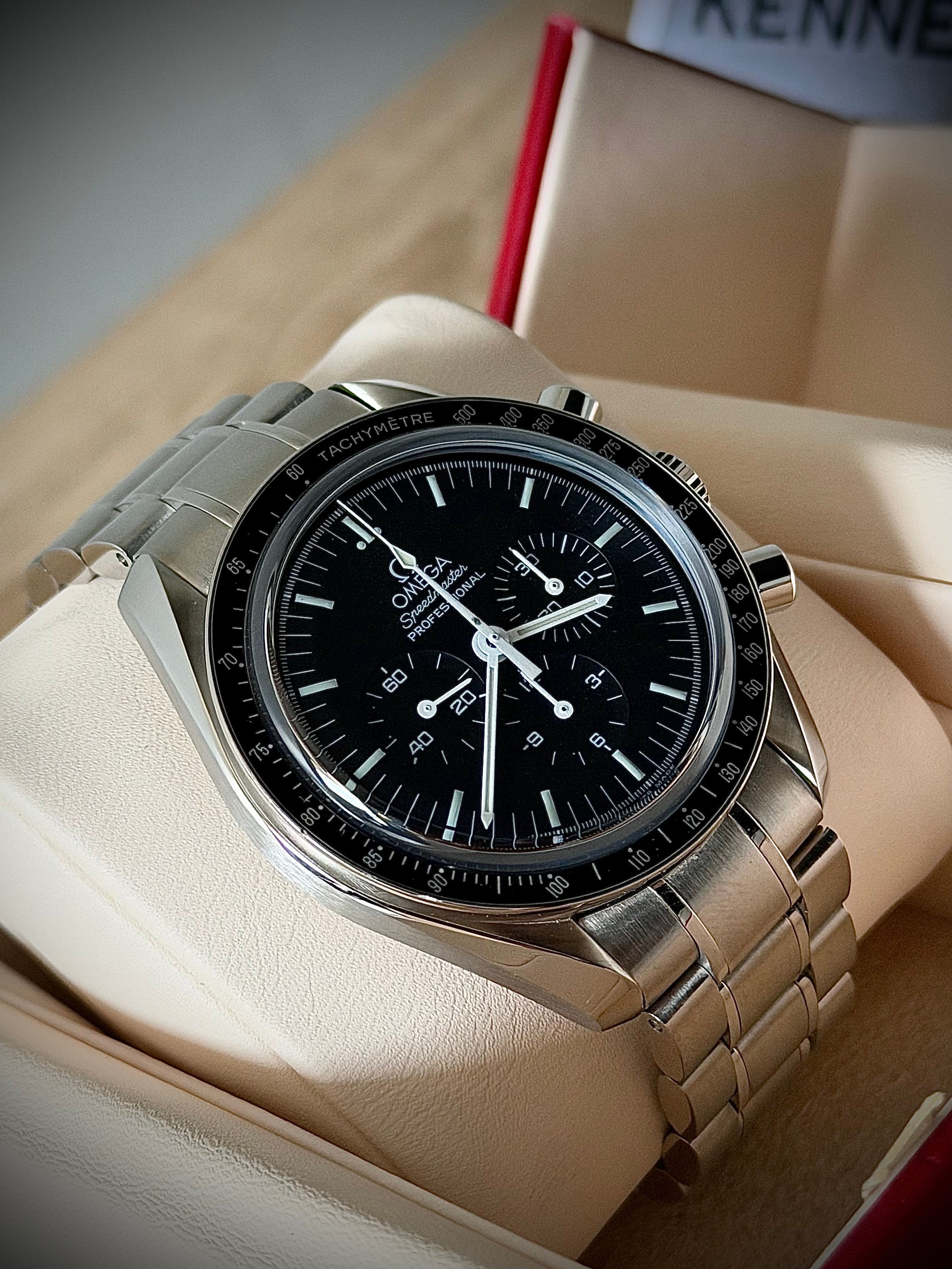 2000 OMEGA SPEEDMASTER MOONWATCH, WATCH AND BOX, FULLY SERVICED, INC GST