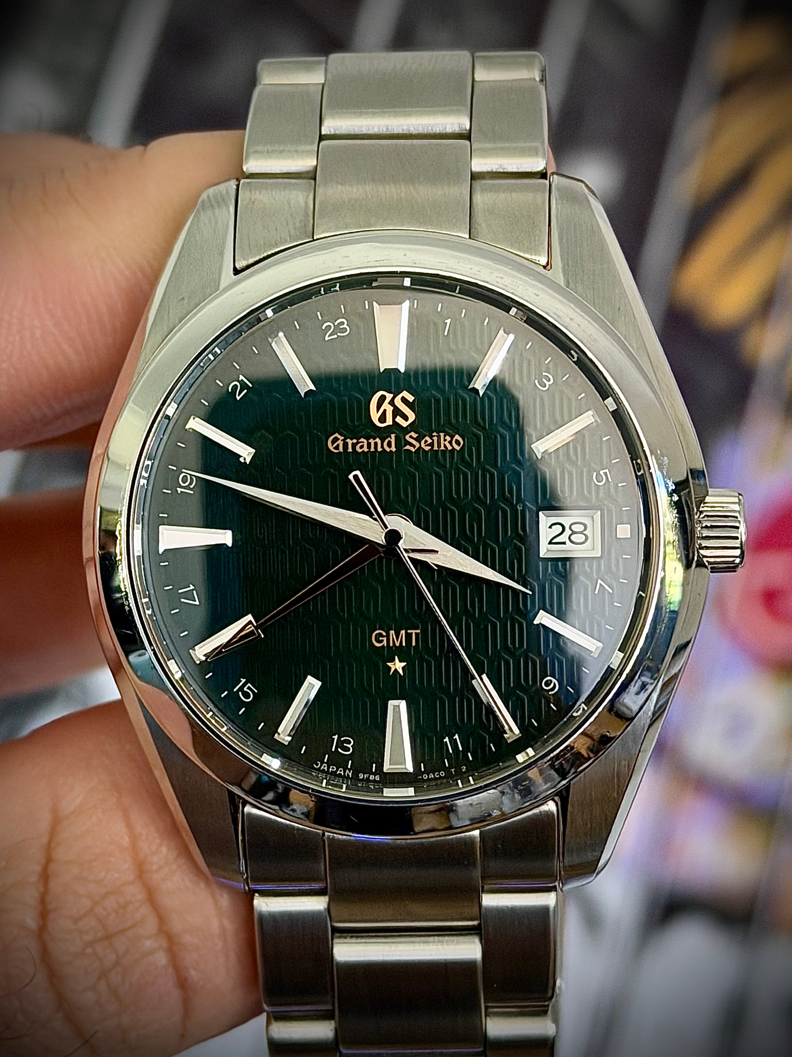 2018 GRAND SEIKO HERITAGE COLLECTION QUARTZ GMT 25TH ANNIVERSARY LIMITED EDITION, SBGN007, GREEN DIAL, FULL SET, INC GST