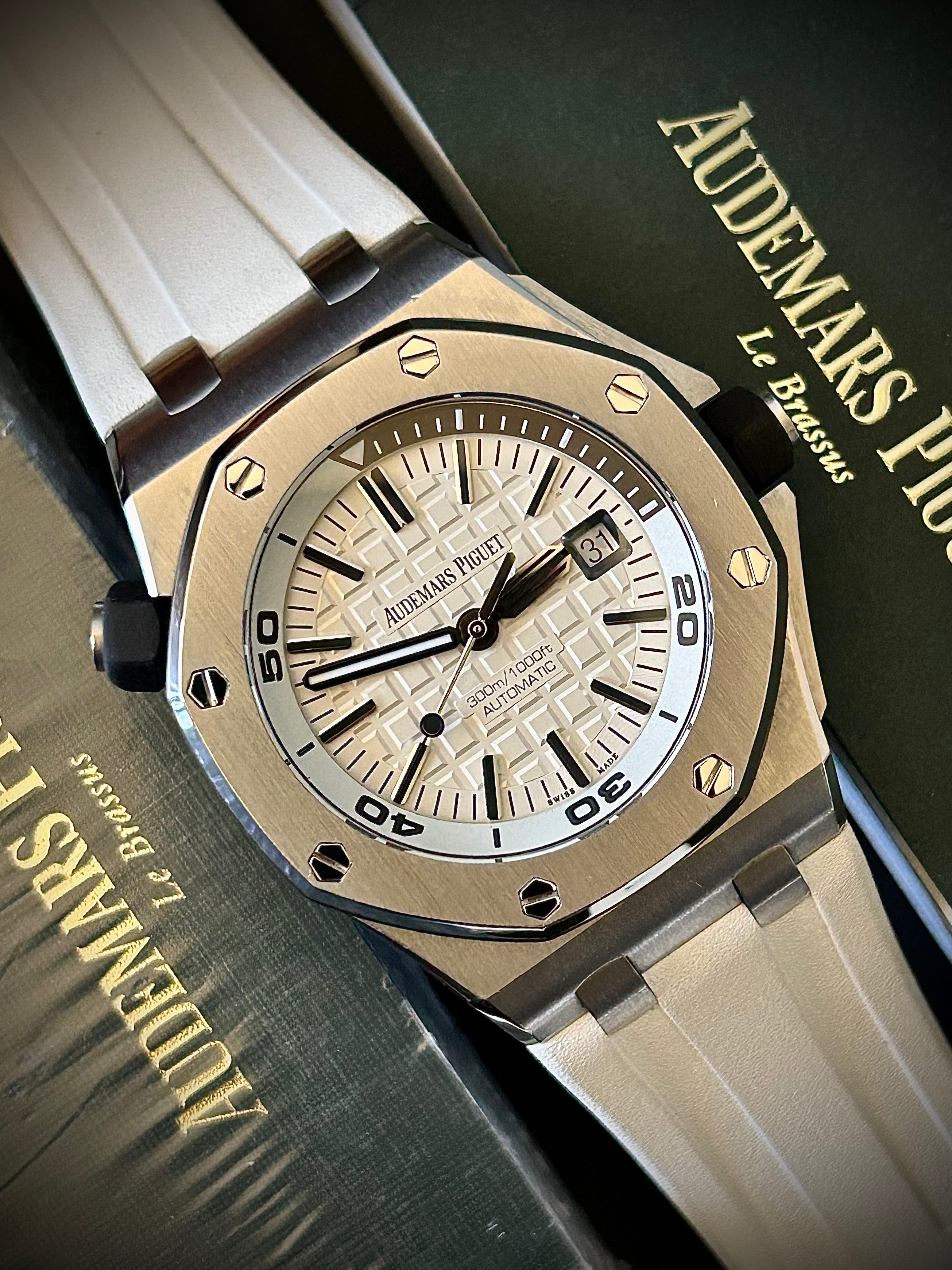 2016 AUDEMARS PIGUET ROYAL OAK OFFSHORE DIVER, FULLY SERVICED, FULL SET, INC GST