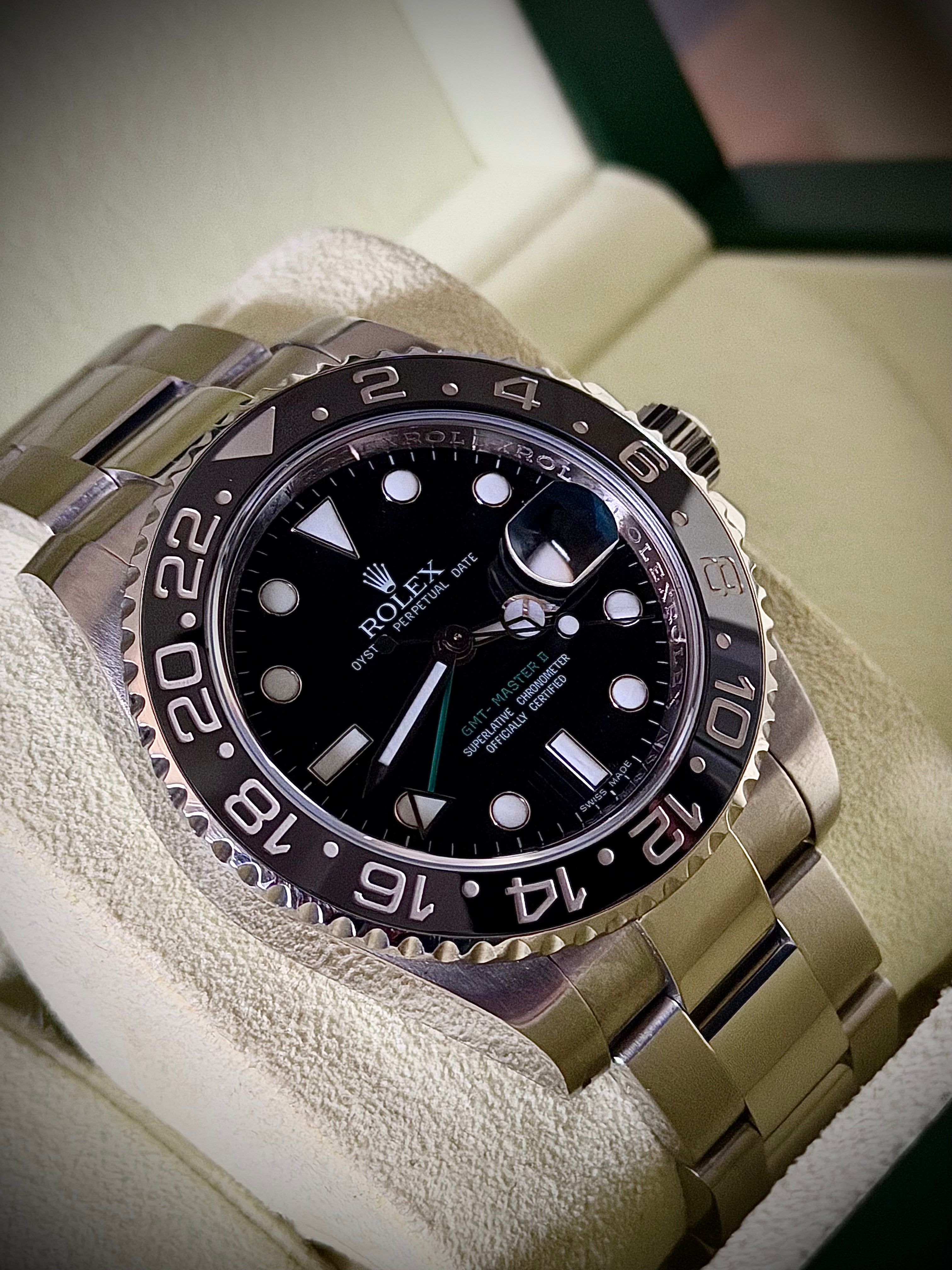 2010 ROLEX GMT-MASTER II, 116710LN, GREEN GMT HAND, ONE OWNER, FULL COLLECTOR’S SET, ORIGINAL INVOICE & 2020 RSC, INC GST
