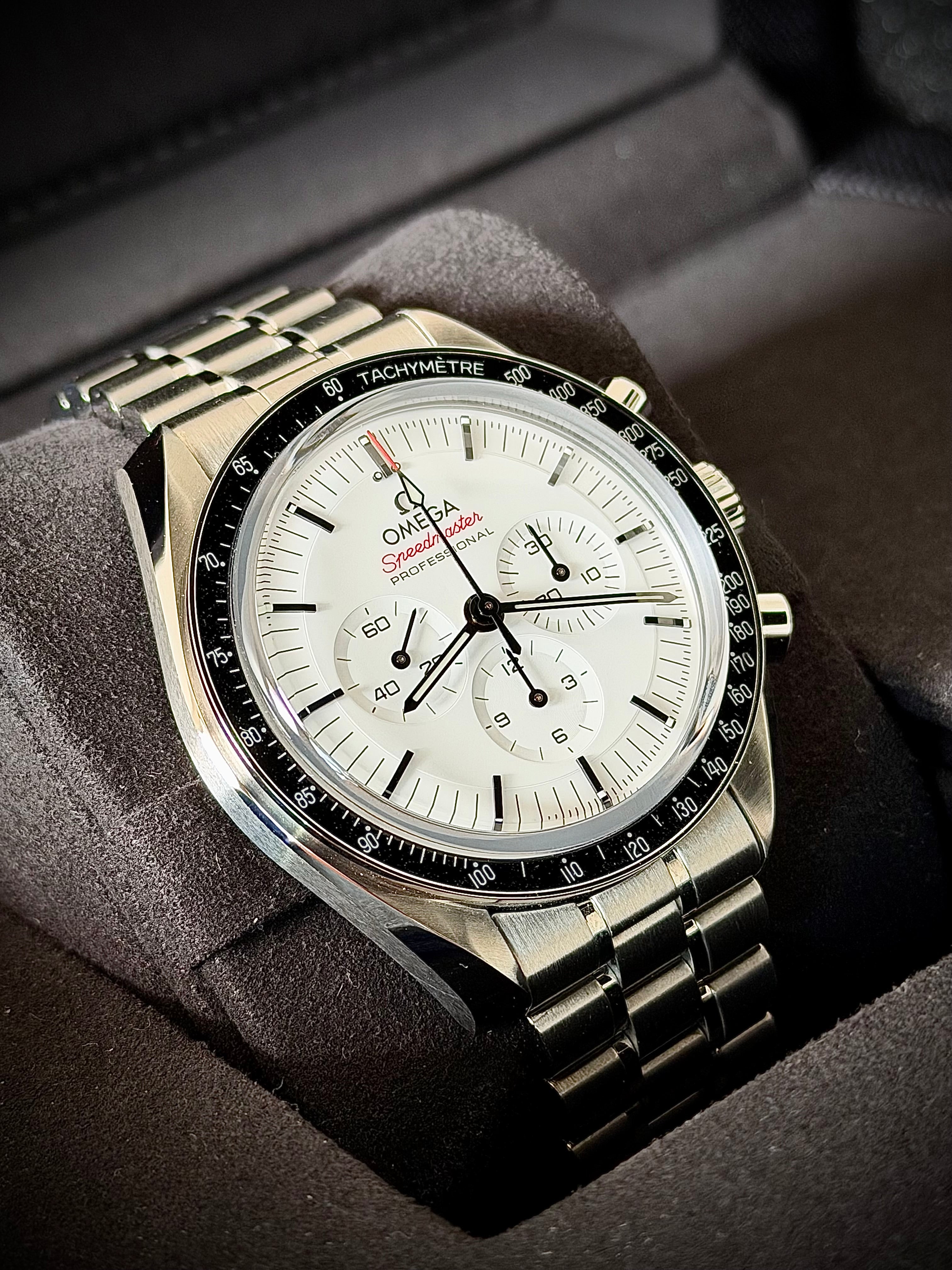 2025 OMEGA SPEEDMASTER WHITE DIAL, FULL SET, INC GST