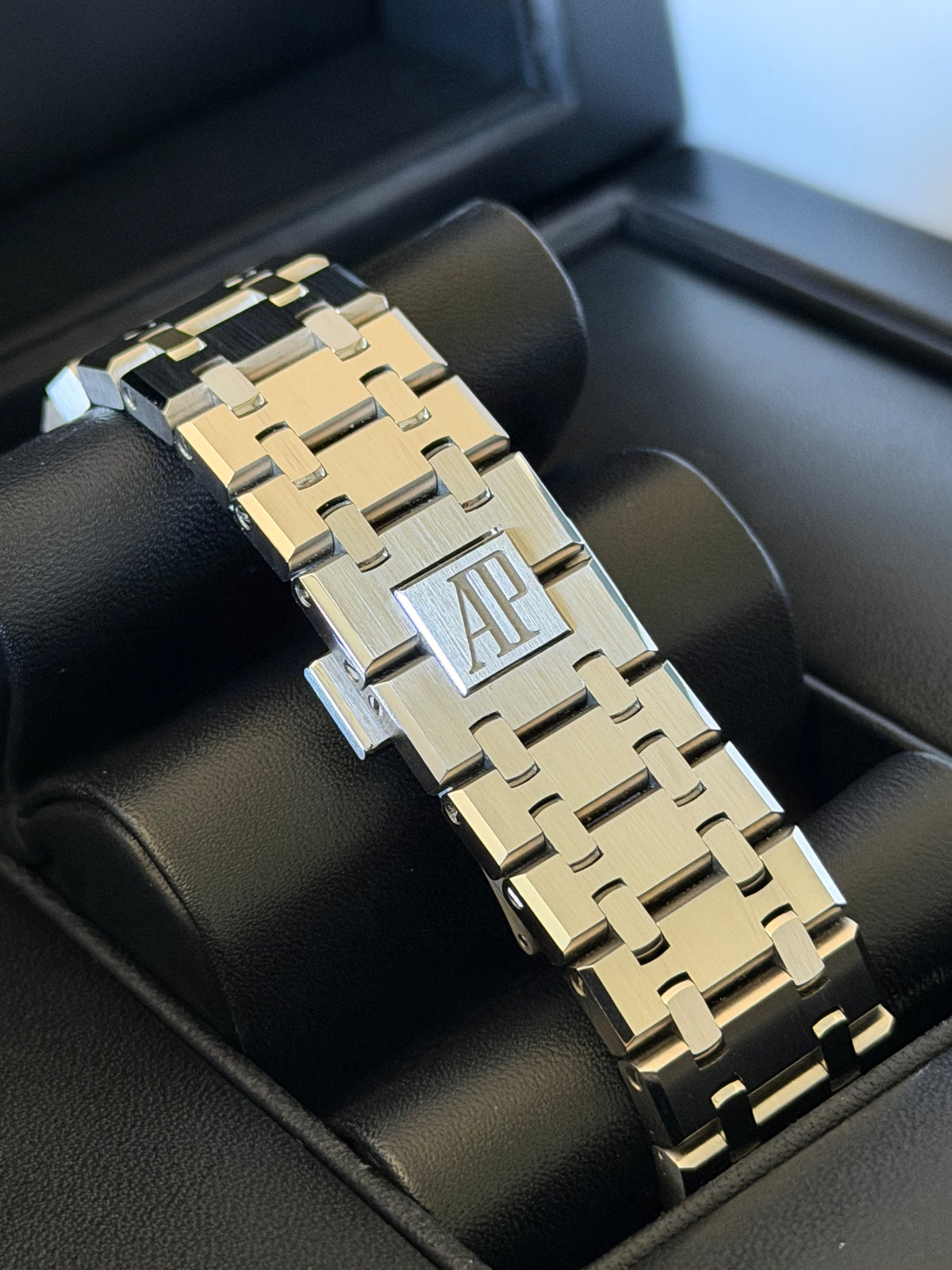 2020 AUDEMARS PIGUET ROYAL OAK SELFWINDING CHRONOGRAPH, 26331ST.OO.1220ST.01, BLUE DIAL, FULL SET, MINT CONDITION, INC GST