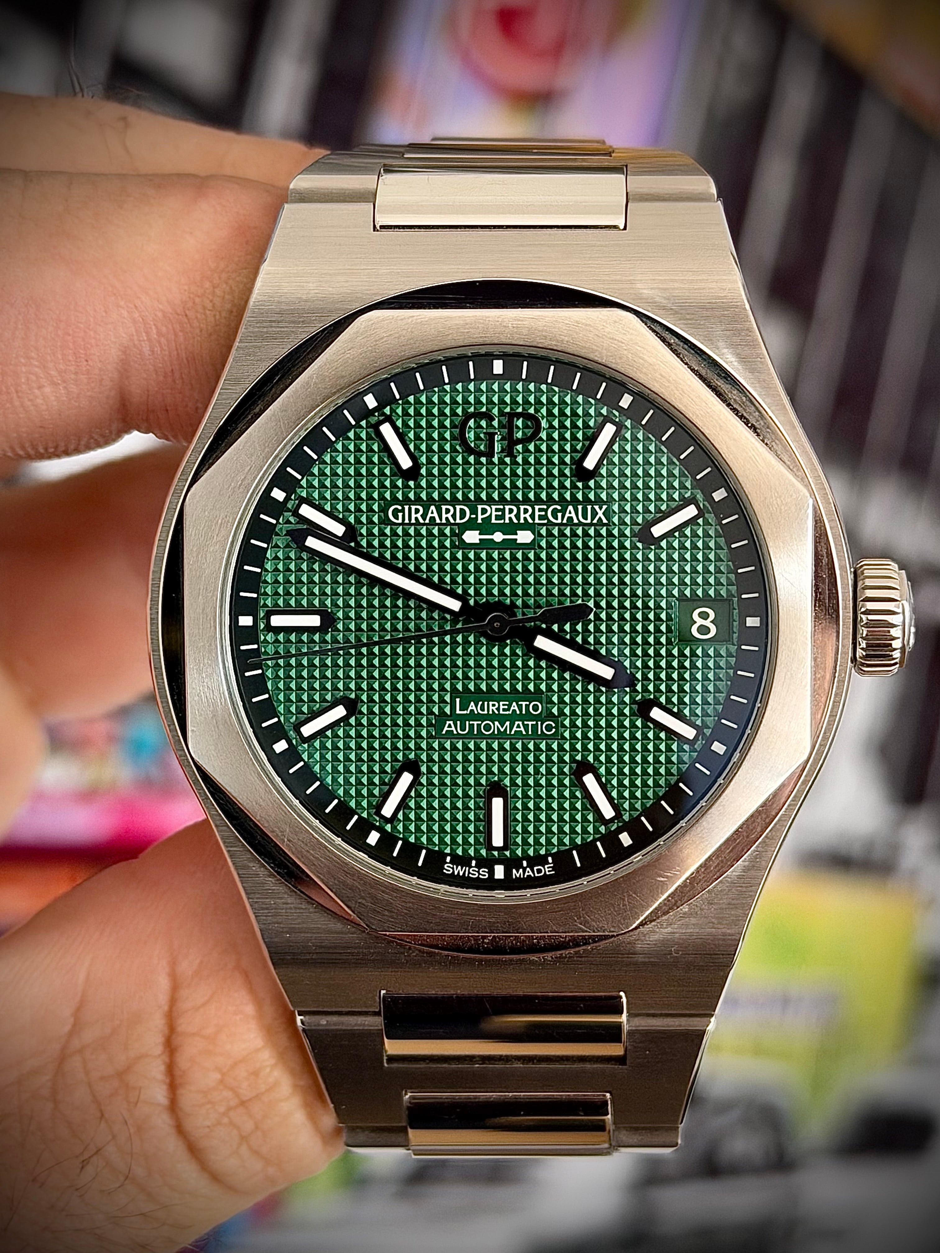 2025 GIRARD-PERREGAUX LAUREATO GREEN, 81010-11-3153-1CM, FULL SET, INC GST