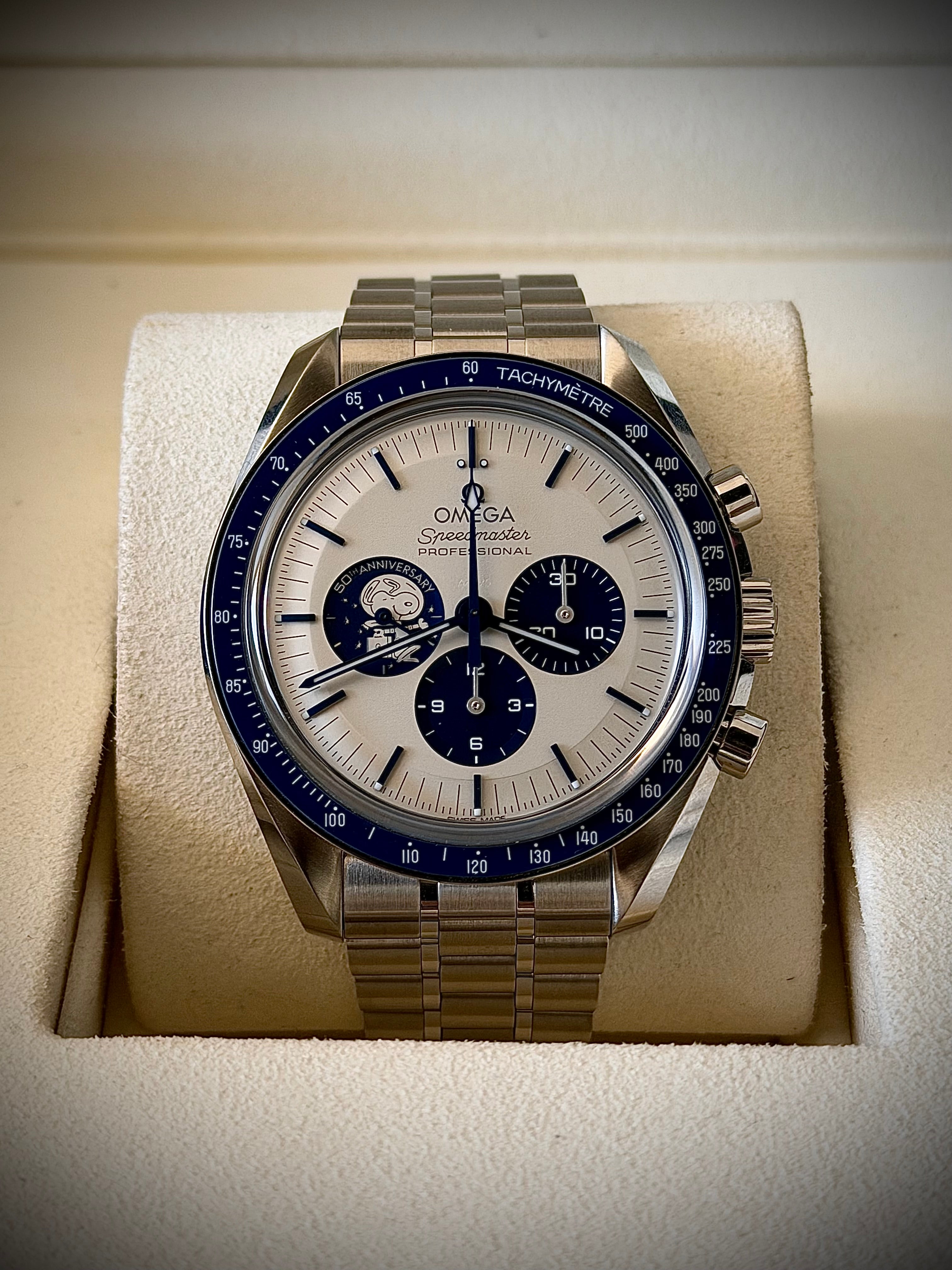 2025 OMEGA SPEEDMASTER SILVER SNOOPY ON BRACELET, FULL SET, INC GST