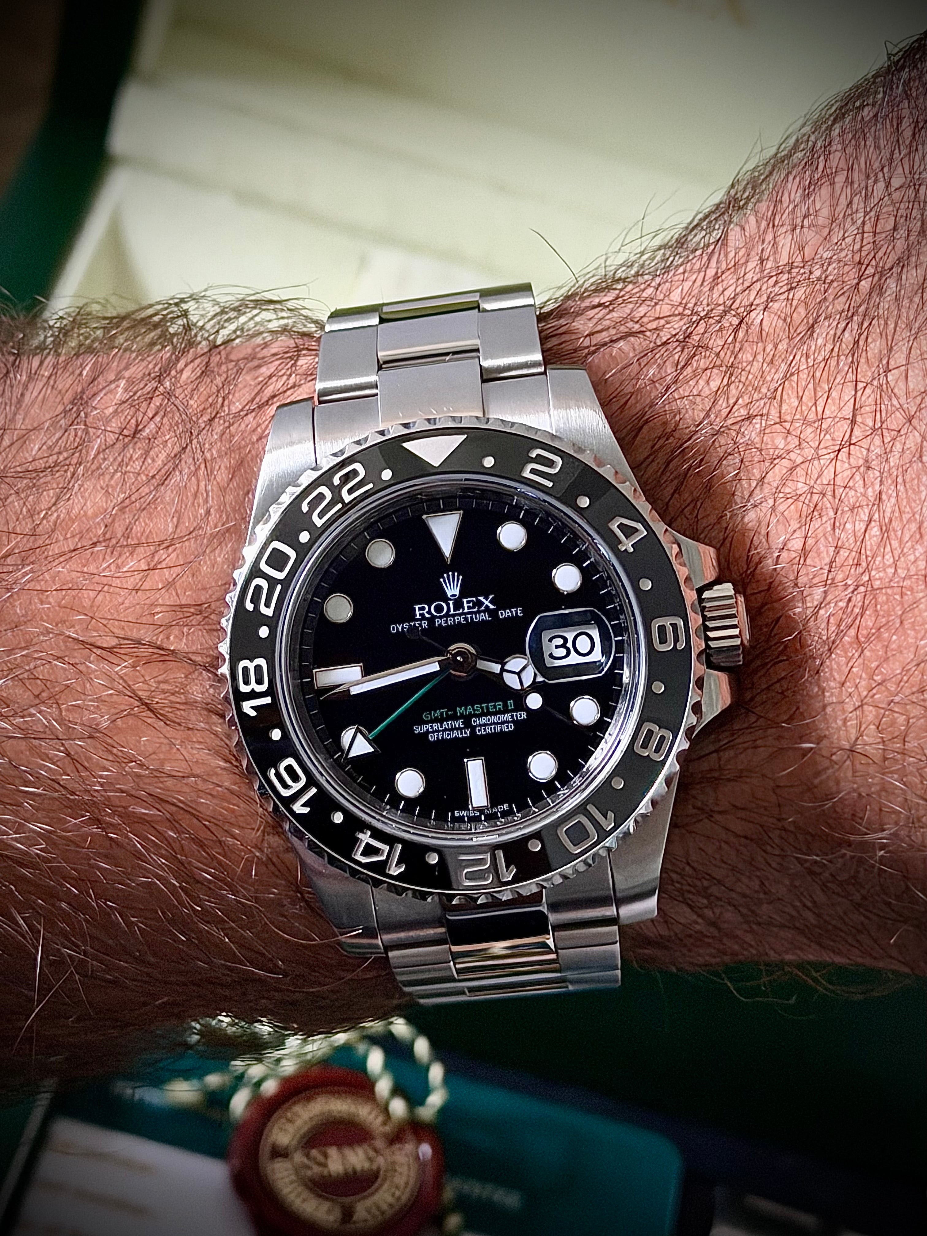 2010 ROLEX GMT-MASTER II, 116710LN, GREEN GMT HAND, ONE OWNER, FULL COLLECTOR’S SET, ORIGINAL INVOICE & 2020 RSC, INC GST