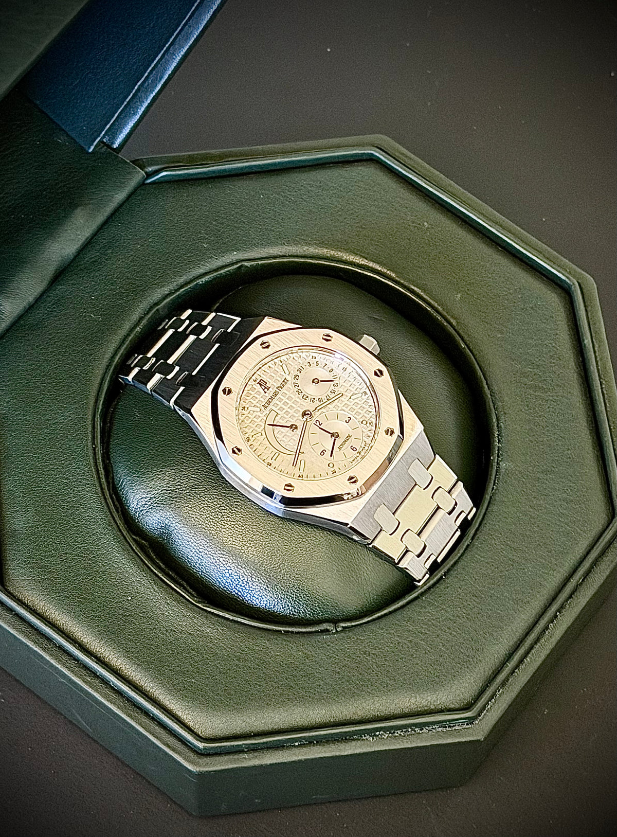 2004 AUDEMARS PIGUET ROYAL OAK DUAL TIME, 25730ST, WHITE DIAL, WATCH & BOX, NEAR MINT, INC GST