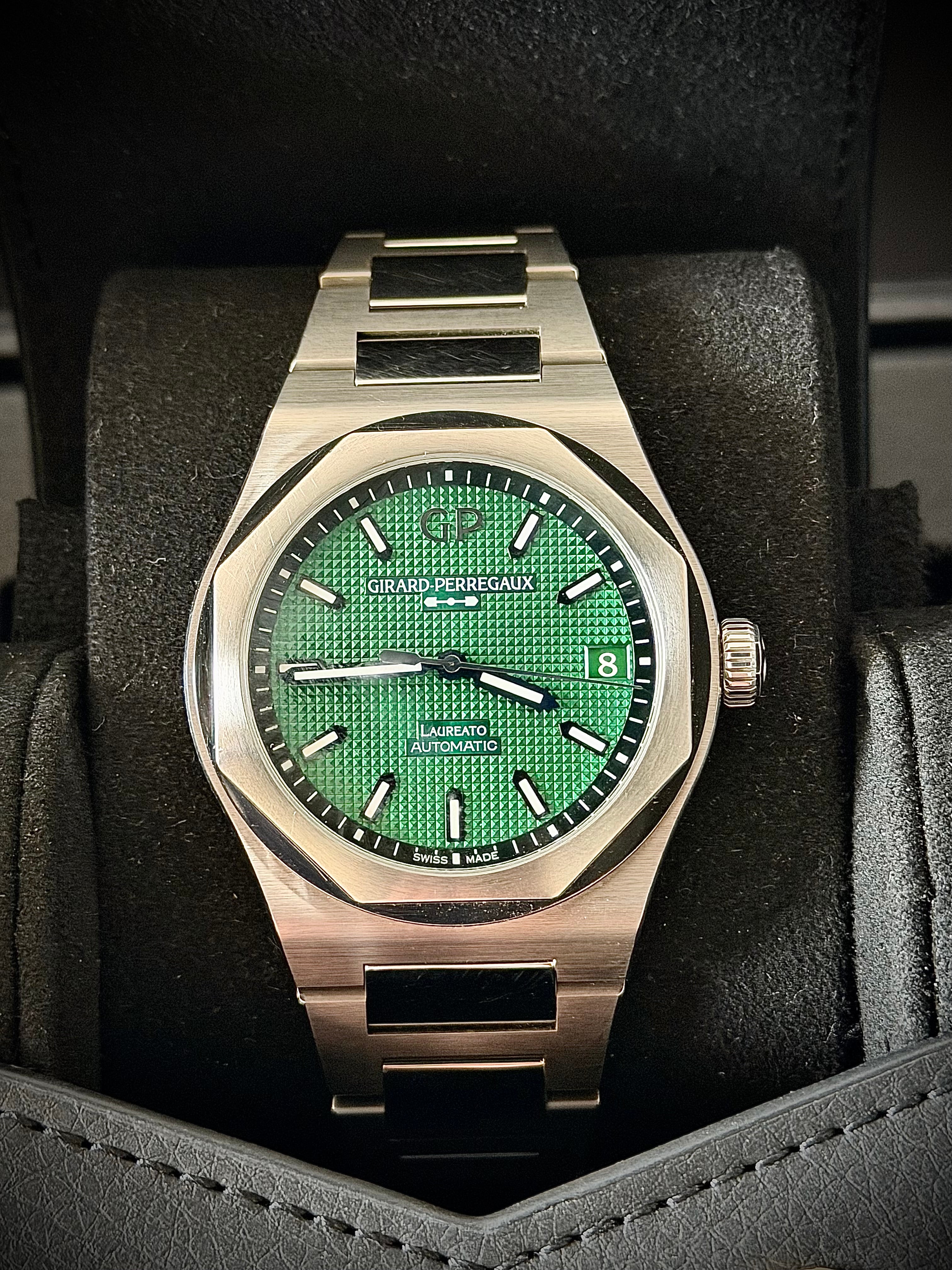 2025 GIRARD-PERREGAUX LAUREATO GREEN, 81010-11-3153-1CM, FULL SET, INC GST