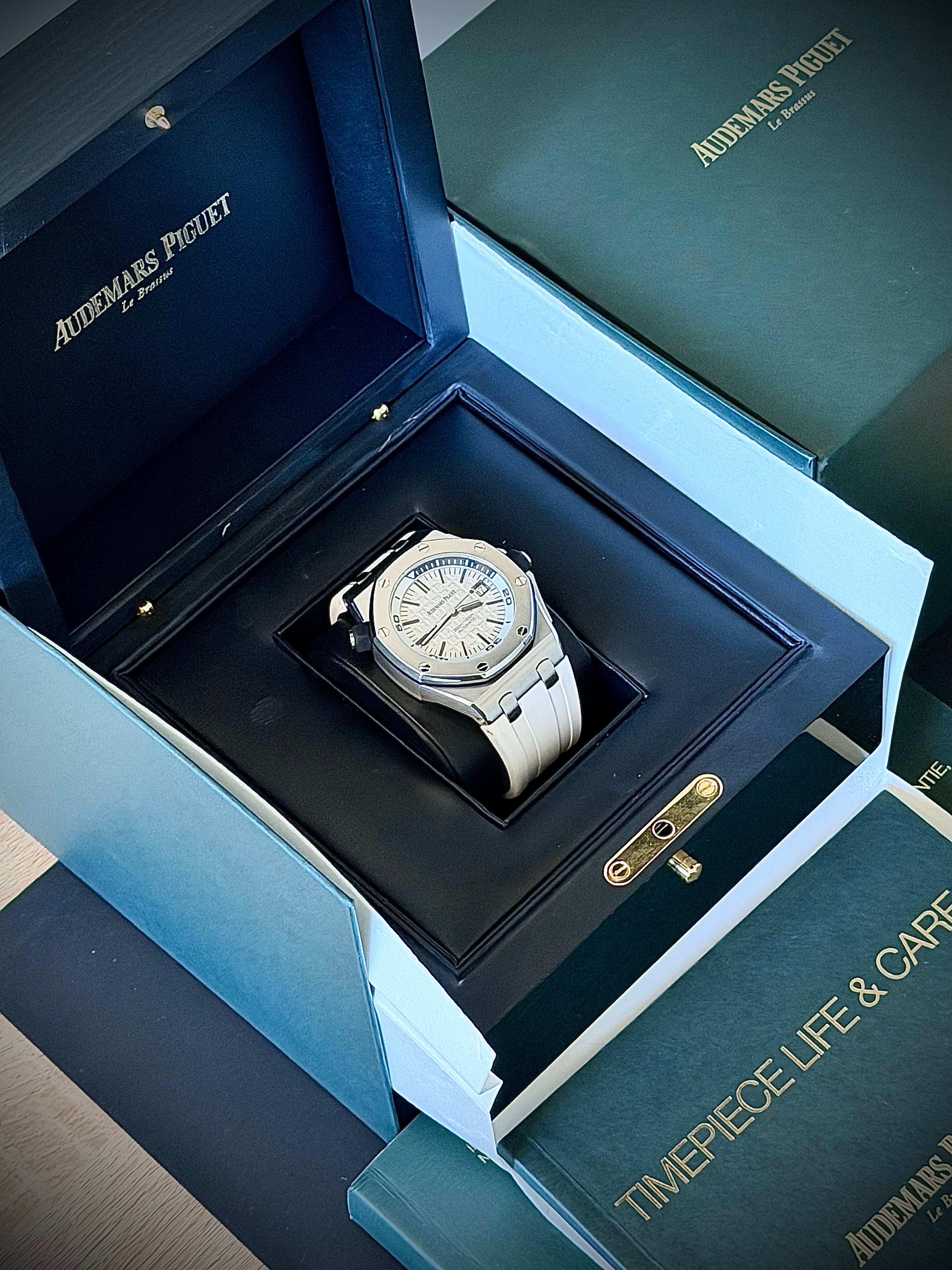 2015 AUDEMARS PIGUET ROYAL OAK OFFSHORE DIVER, FULL SET, INC GST
