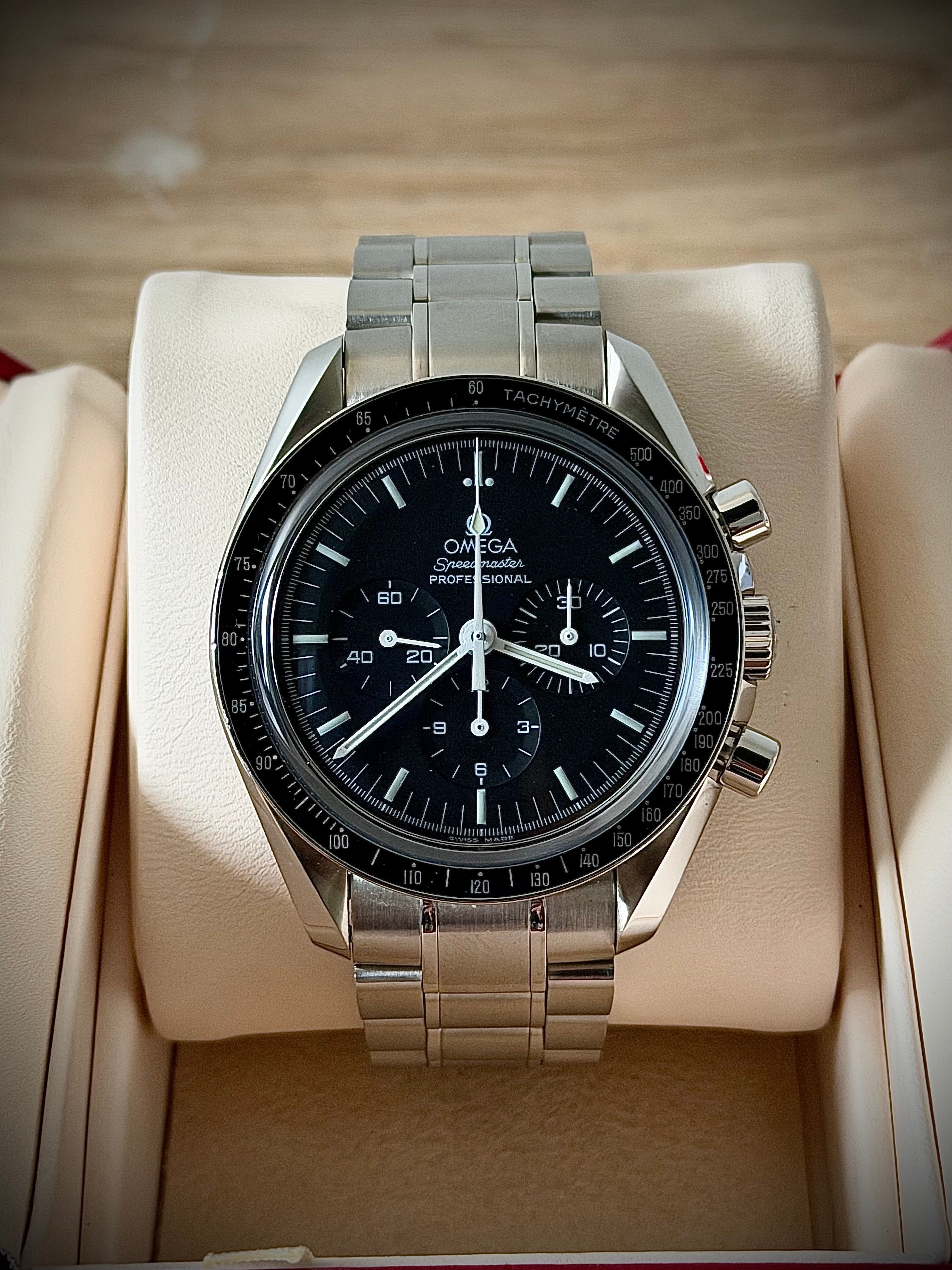 2000 OMEGA SPEEDMASTER MOONWATCH, WATCH AND BOX, FULLY SERVICED, INC GST