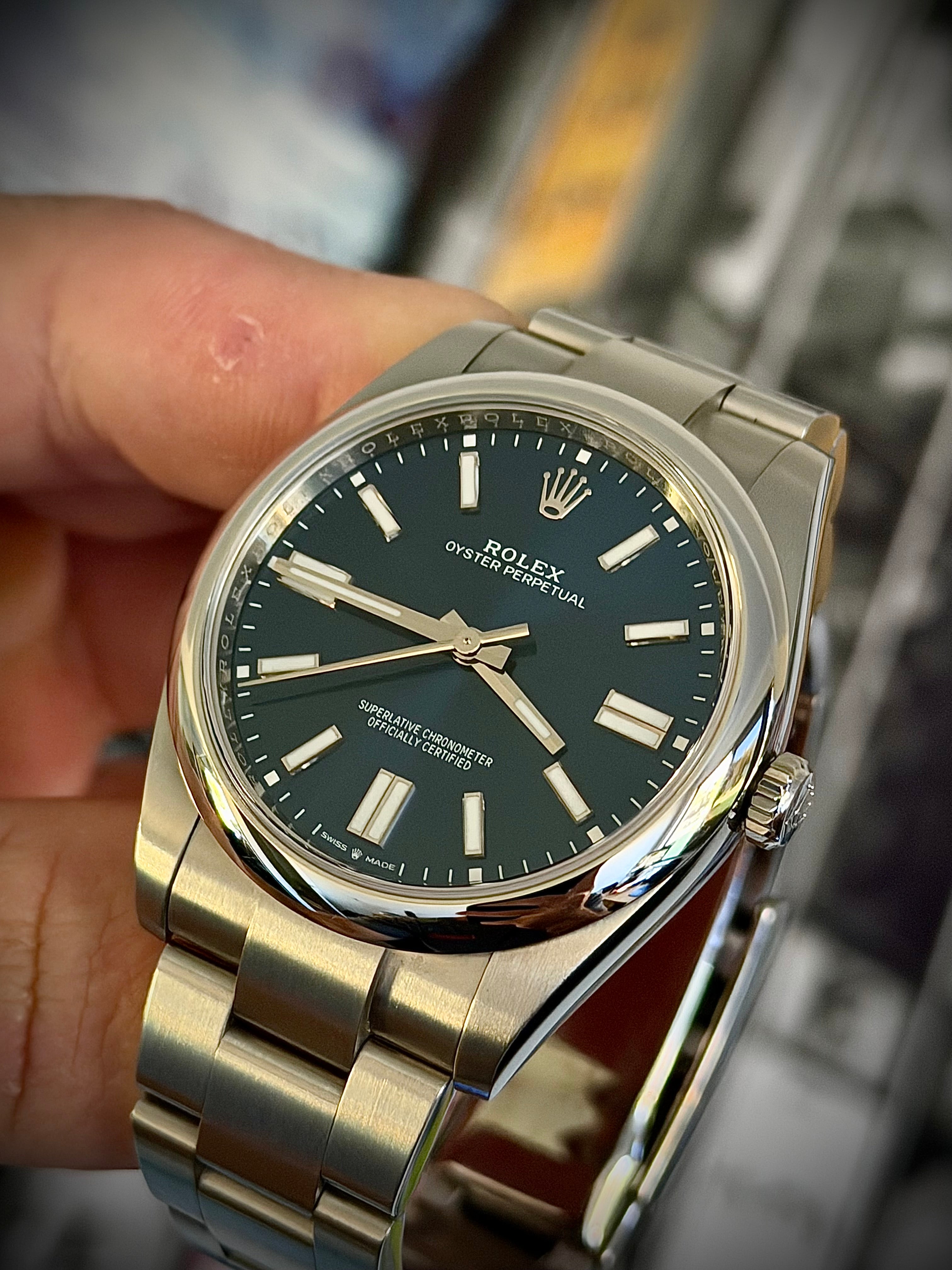 2025 ROLEX OYSTER PERPETUAL 41, 124300, SUNRAY BLUE DIAL, FULL SET, NEAR MINT, INC GST