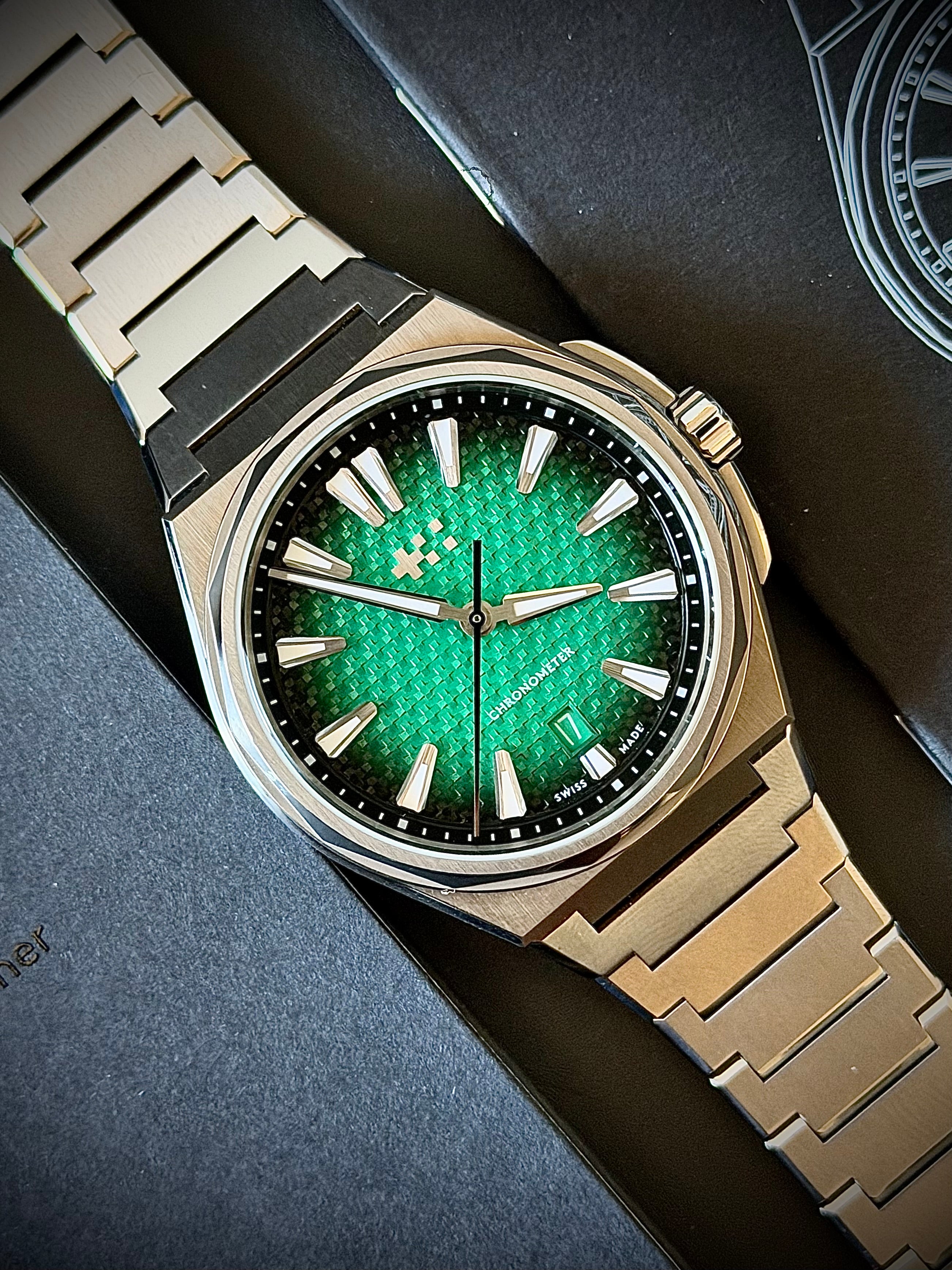 2025 CHRISTOPHER WARD “THE TWELVE” 40 TI, AURORA GREEN DIAL FULL SET, INC GST