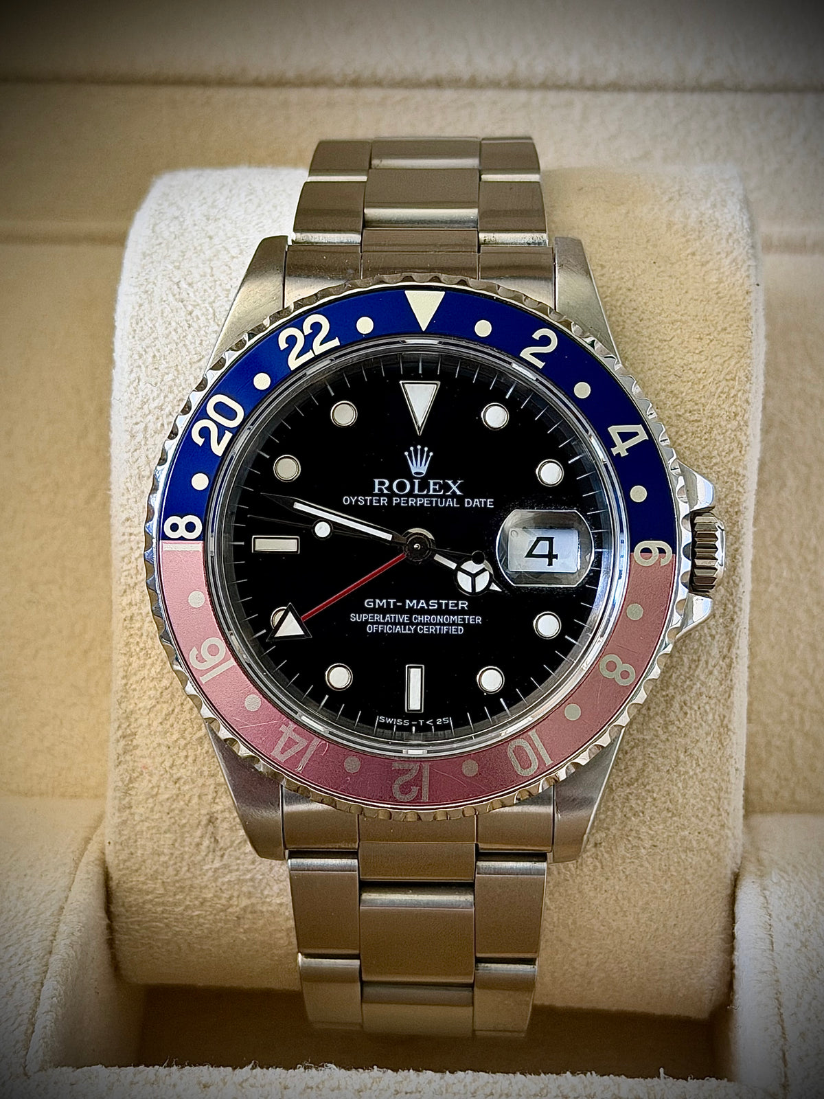 1990 ROLEX GMT-MASTER, 16700, PEPSI FADED BEZEL, OYSTER BRACELET, ROLEX BOX & SERVICE PAPERS, EXCELLENT VINTAGE CONDITION, INC GST