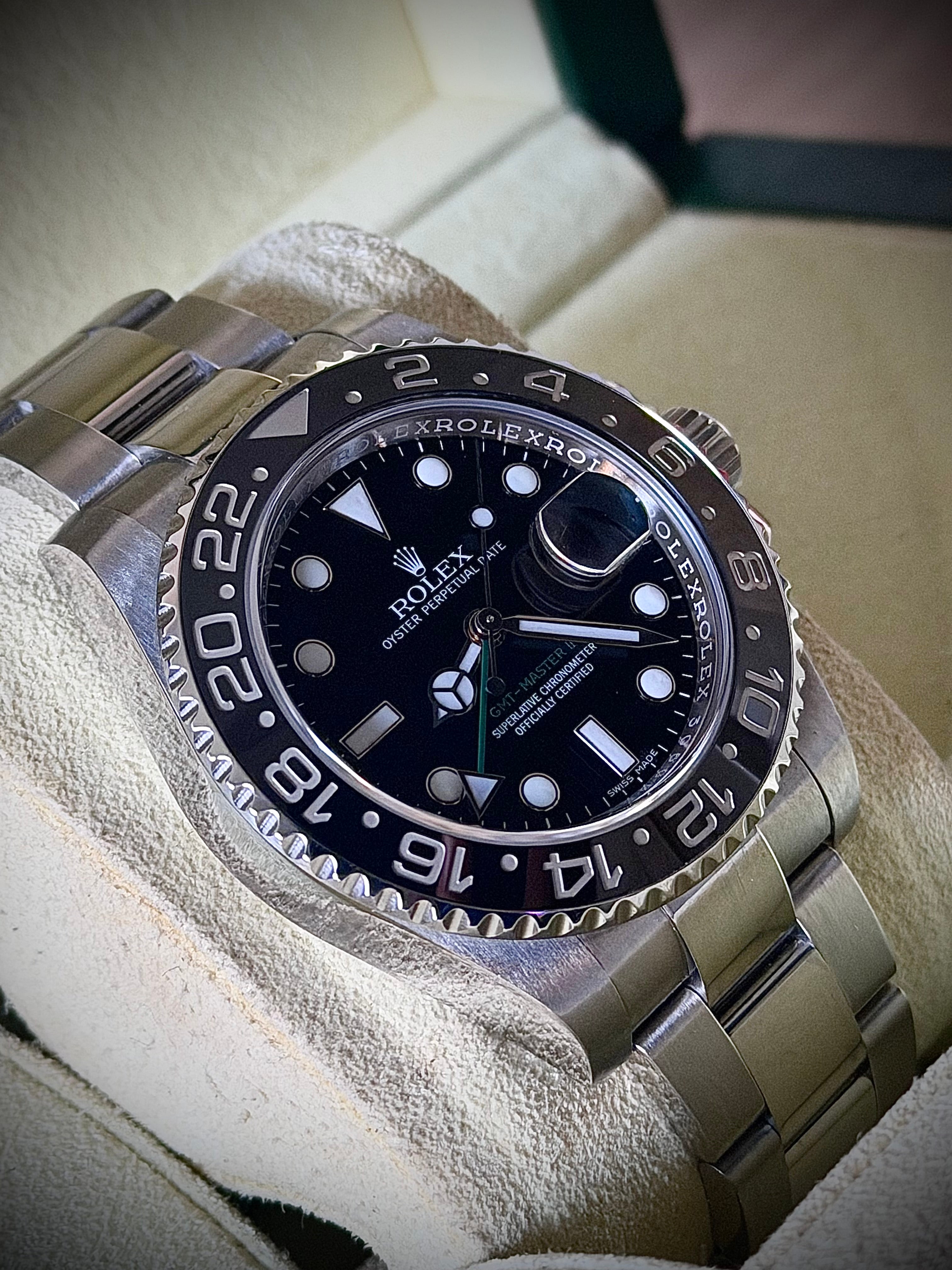 2014 ROLEX GMT-MASTER II “GREEN ARROW”, 116710LN, BOX AND PAPERS, INC GST