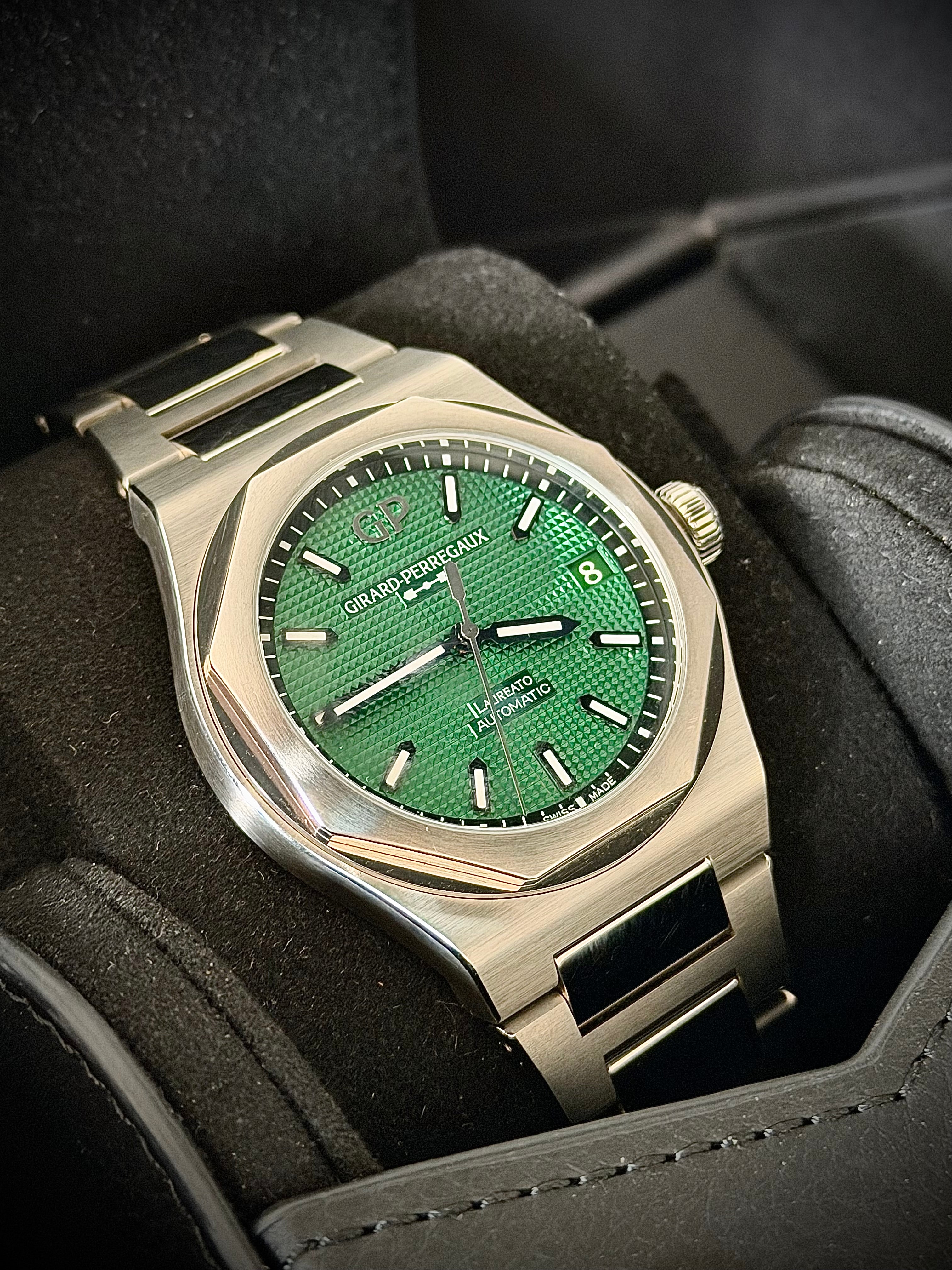 2025 GIRARD-PERREGAUX LAUREATO GREEN, 81010-11-3153-1CM, FULL SET, INC GST