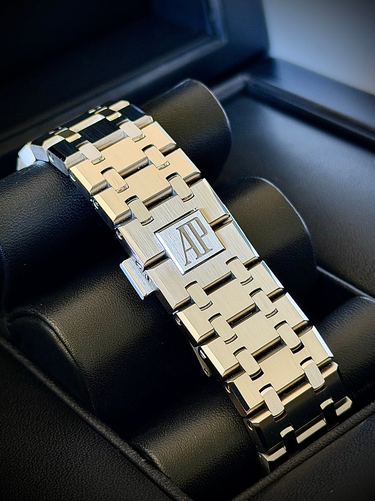 2020 AUDEMARS PIGUET ROYAL OAK SELFWINDING CHRONOGRAPH, 26331ST.OO.1220ST.01, BLUE DIAL, FULL SET, MINT CONDITION, INC GST