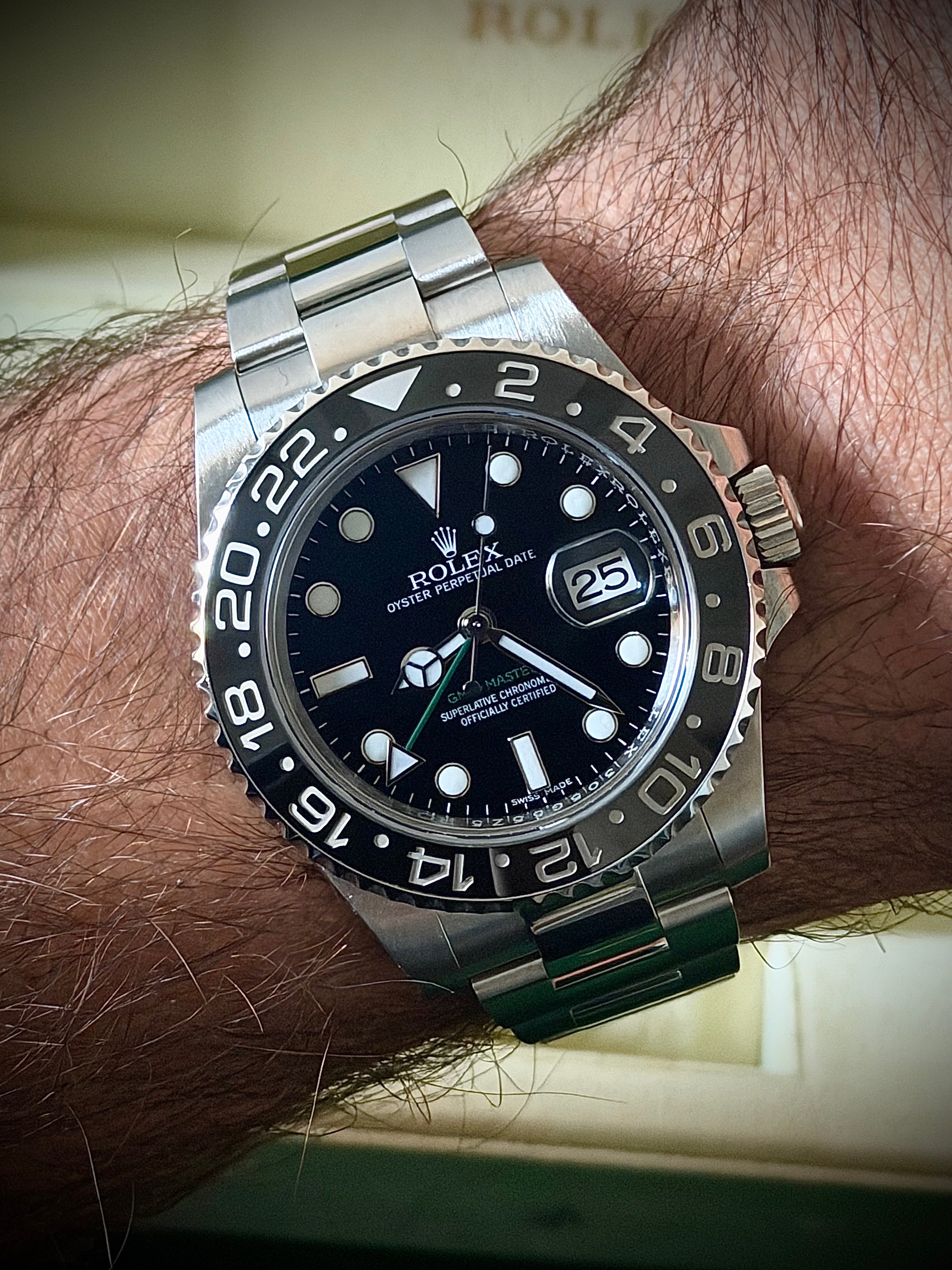 2014 ROLEX GMT-MASTER II “GREEN ARROW”, 116710LN, BOX AND PAPERS, INC GST