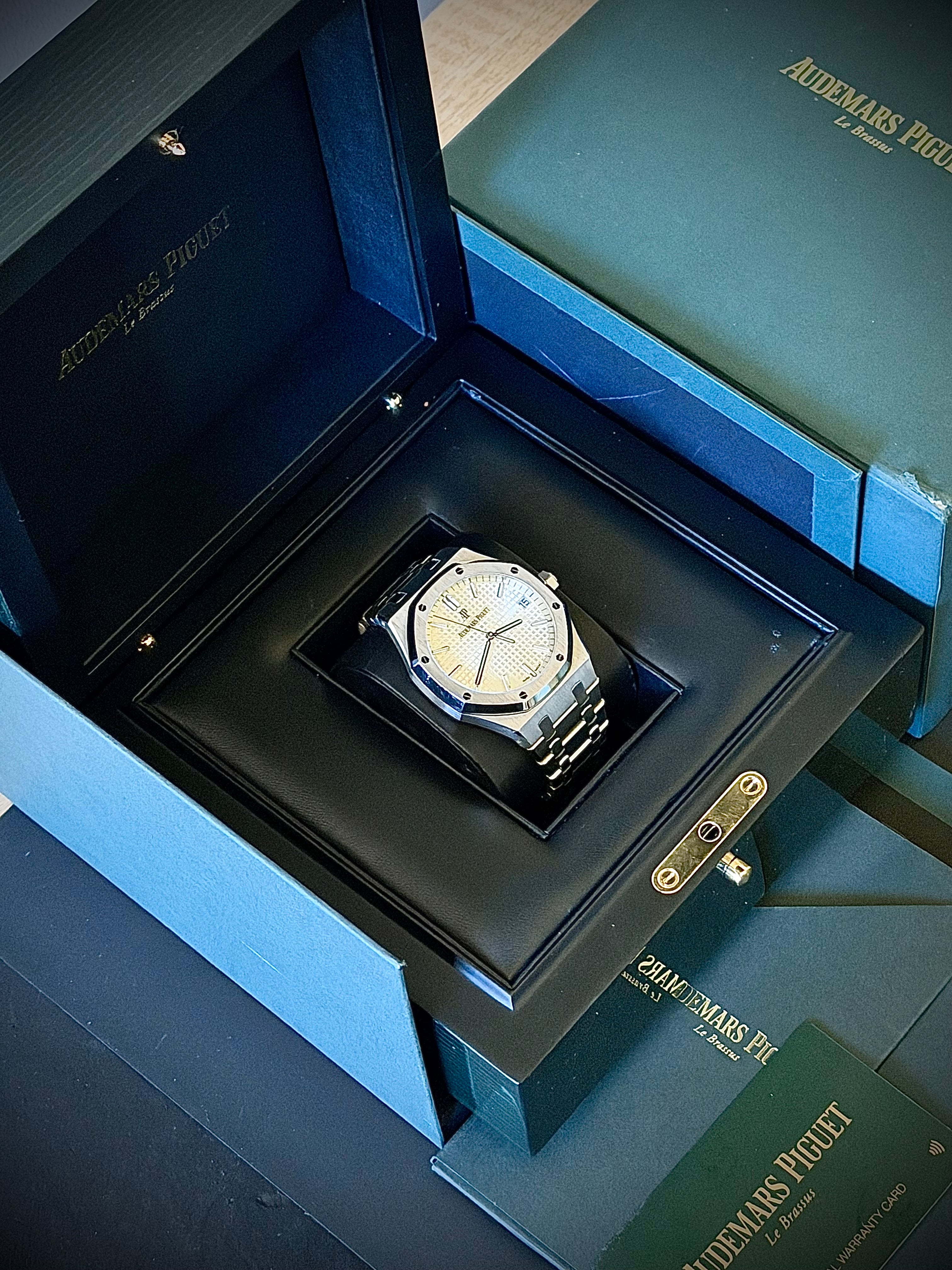2020 AUDEMARS PIGUET ROYAL OAK, 15500ST, WHITE DIAL, FULL SET, INC GST