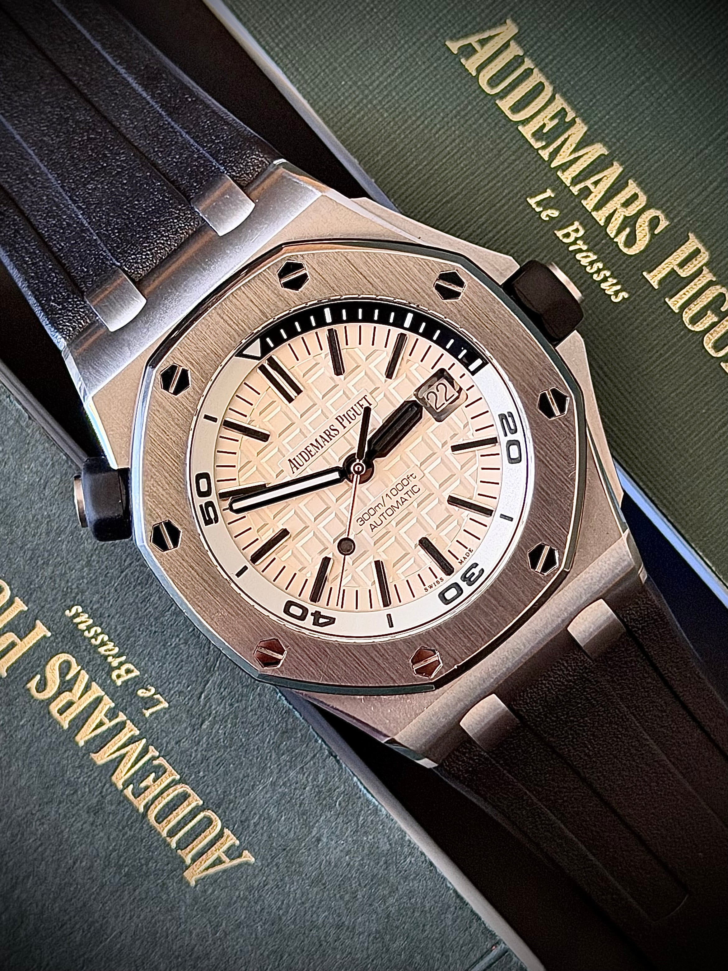 2015 AUDEMARS PIGUET ROYAL OAK OFFSHORE DIVER, FULL SET, INC GST