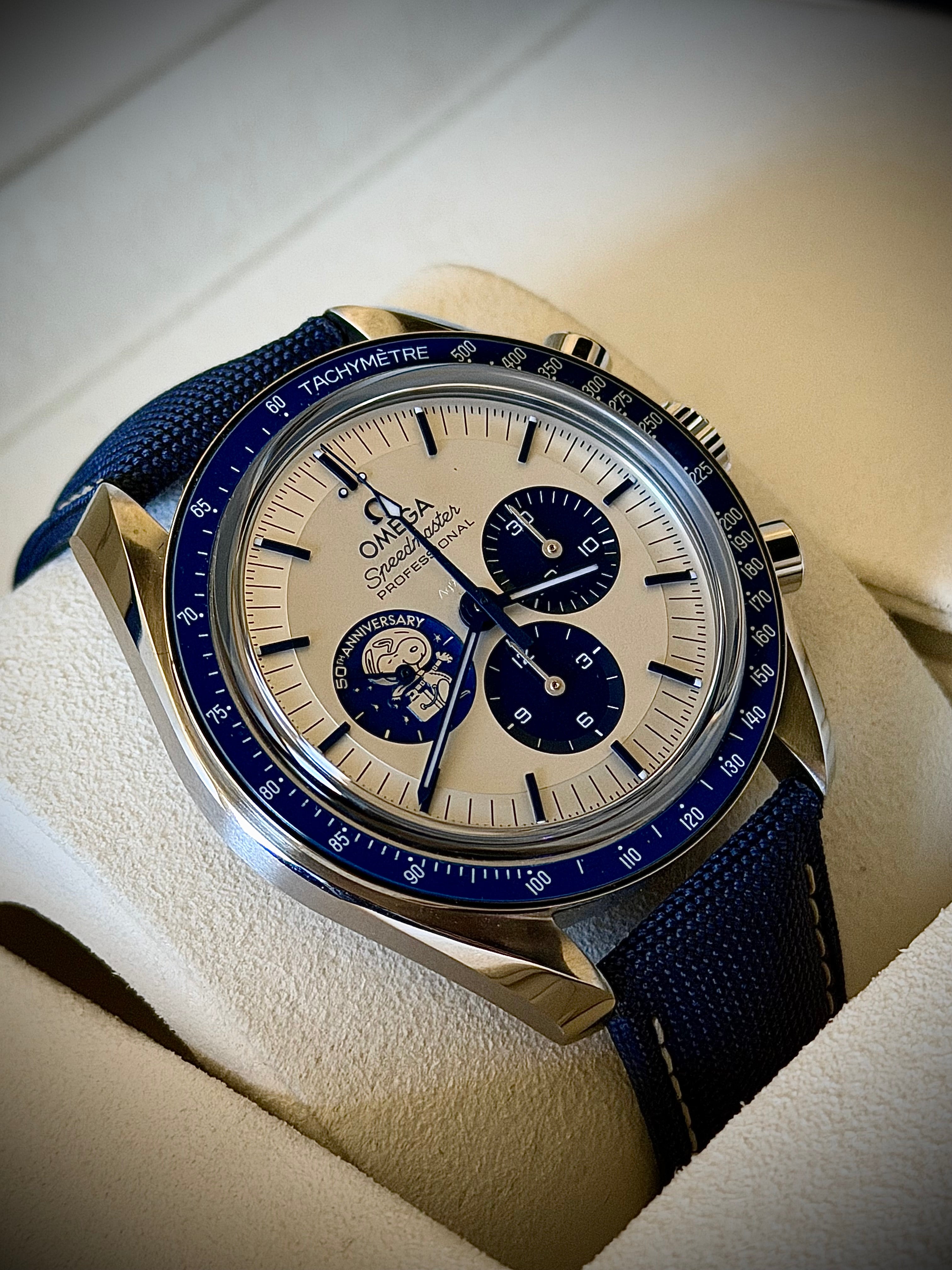 2021 OMEGA SPEEDMASTER SILVER SNOOPY AWARD 50TH ANNIVERSARY, 310.32.42.50.02.001, FULL SET, INC GST