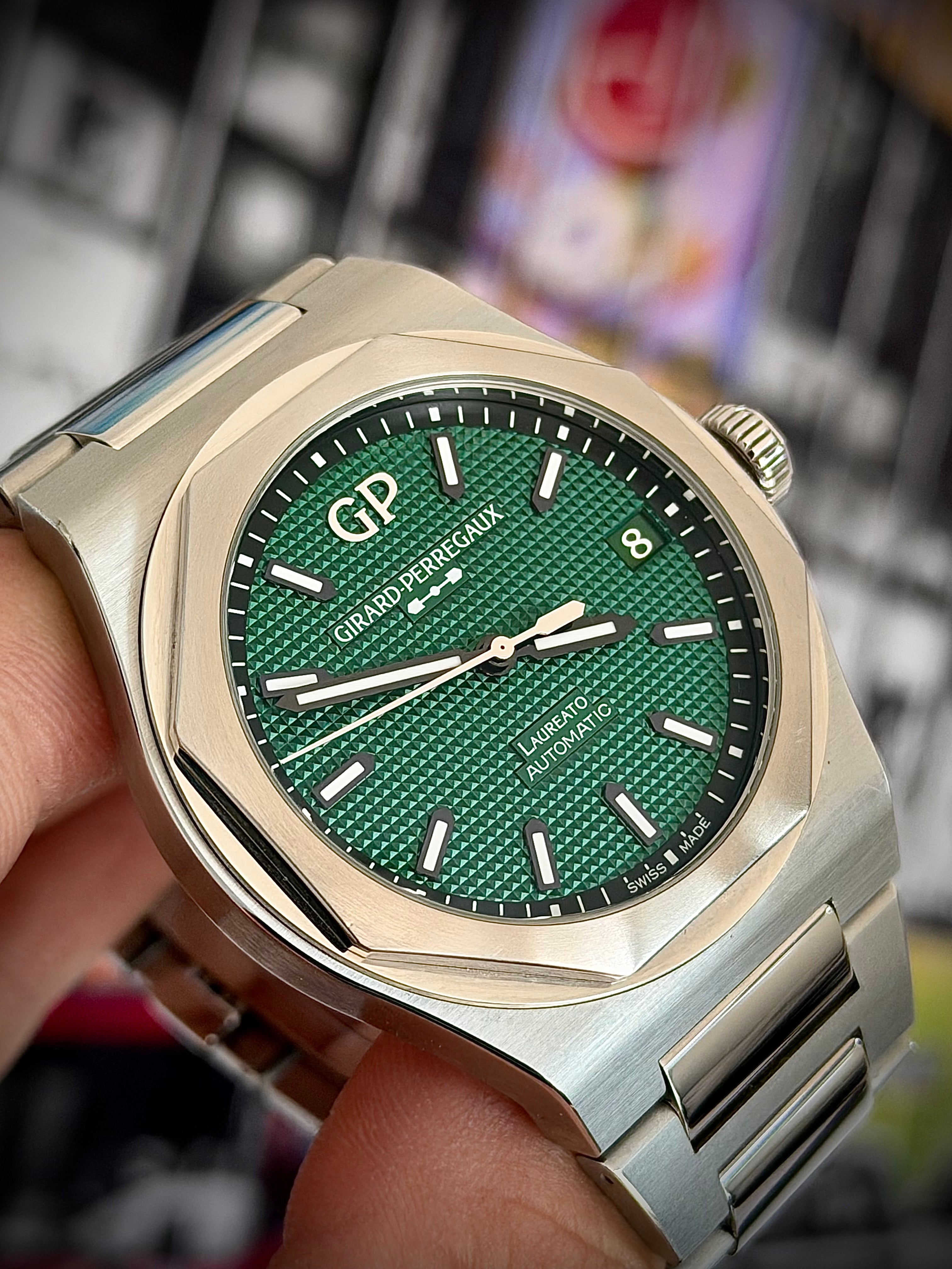 2025 GIRARD-PERREGAUX LAUREATO GREEN, 81010-11-3153-1CM, FULL SET, INC GST