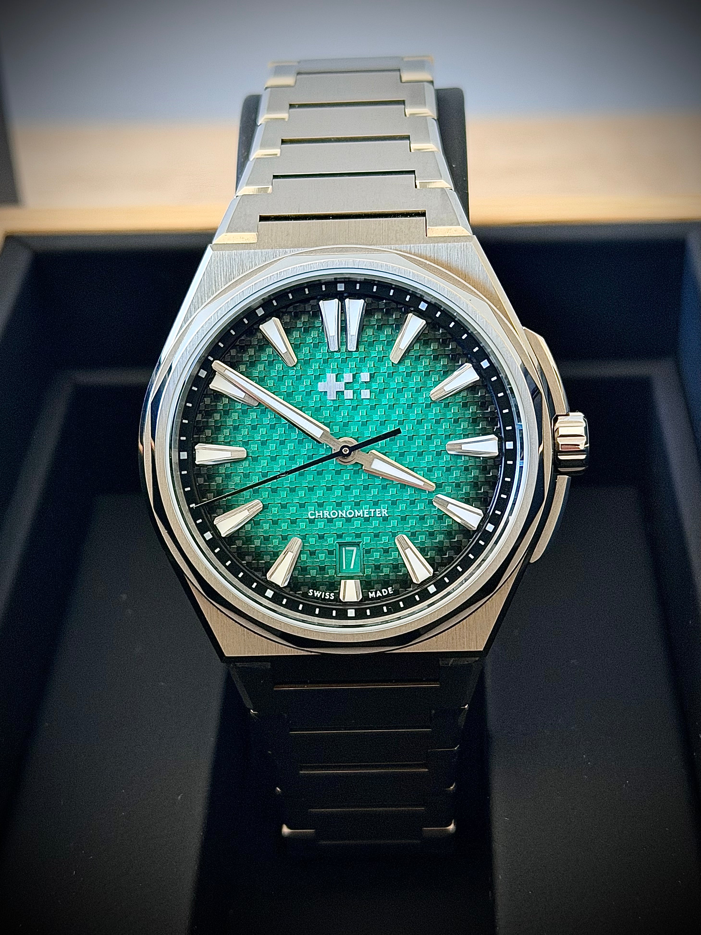 2025 CHRISTOPHER WARD “THE TWELVE” 40 TI, AURORA GREEN DIAL FULL SET, INC GST