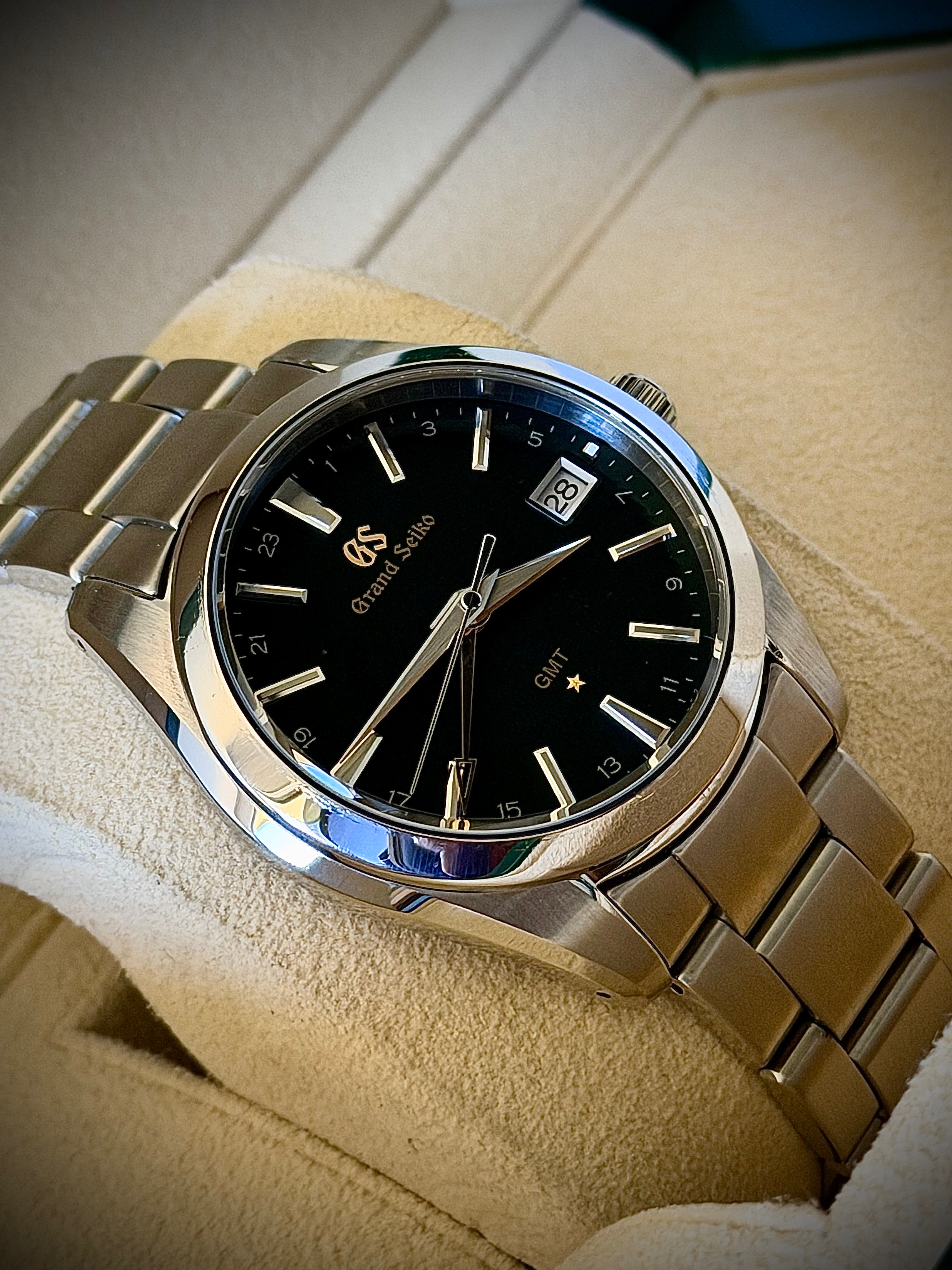 2018 GRAND SEIKO HERITAGE COLLECTION QUARTZ GMT 25TH ANNIVERSARY LIMITED EDITION, SBGN007, GREEN DIAL, FULL SET, INC GST