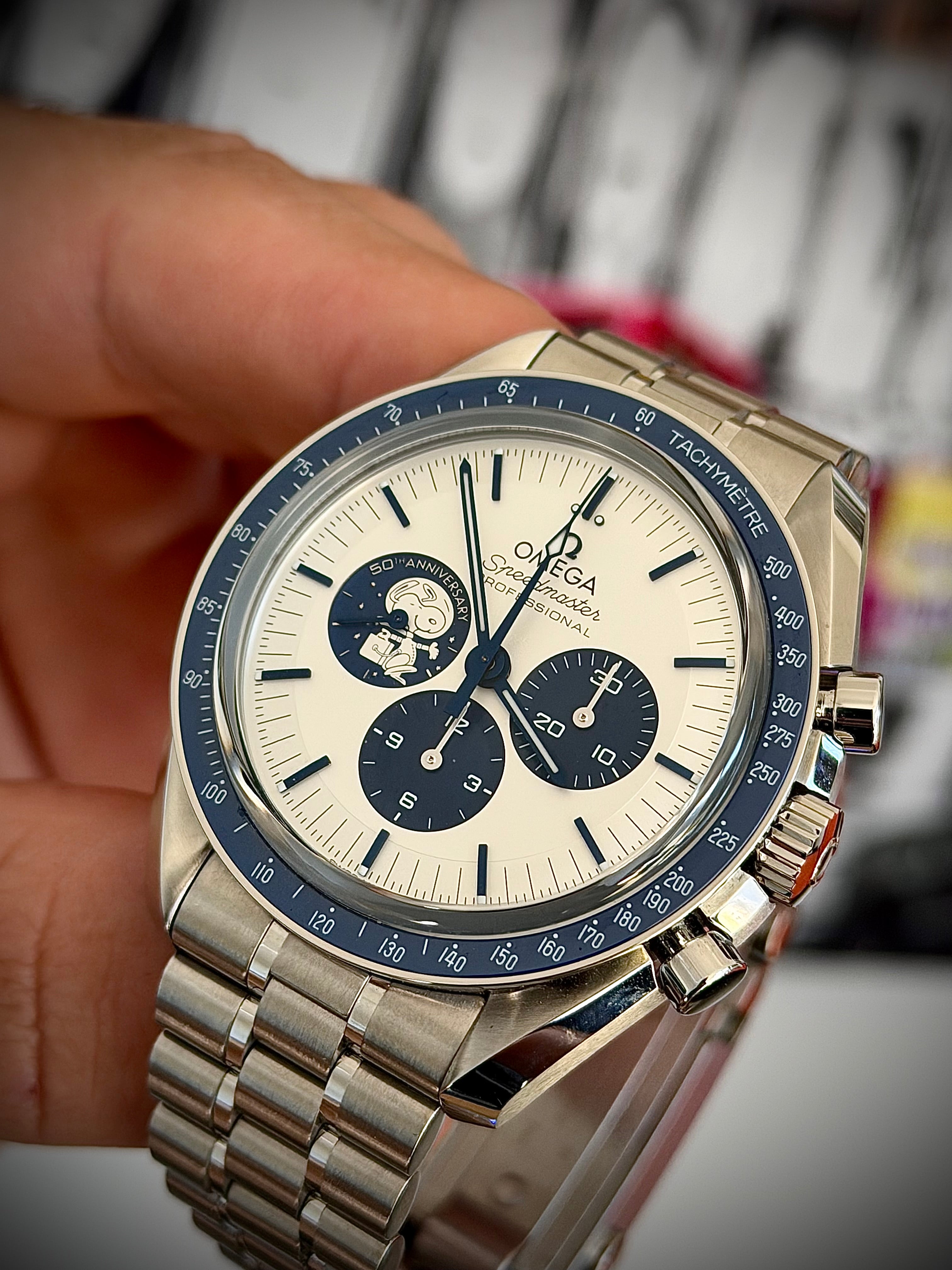 2025 OMEGA SPEEDMASTER SILVER SNOOPY ON BRACELET, FULL SET, INC GST
