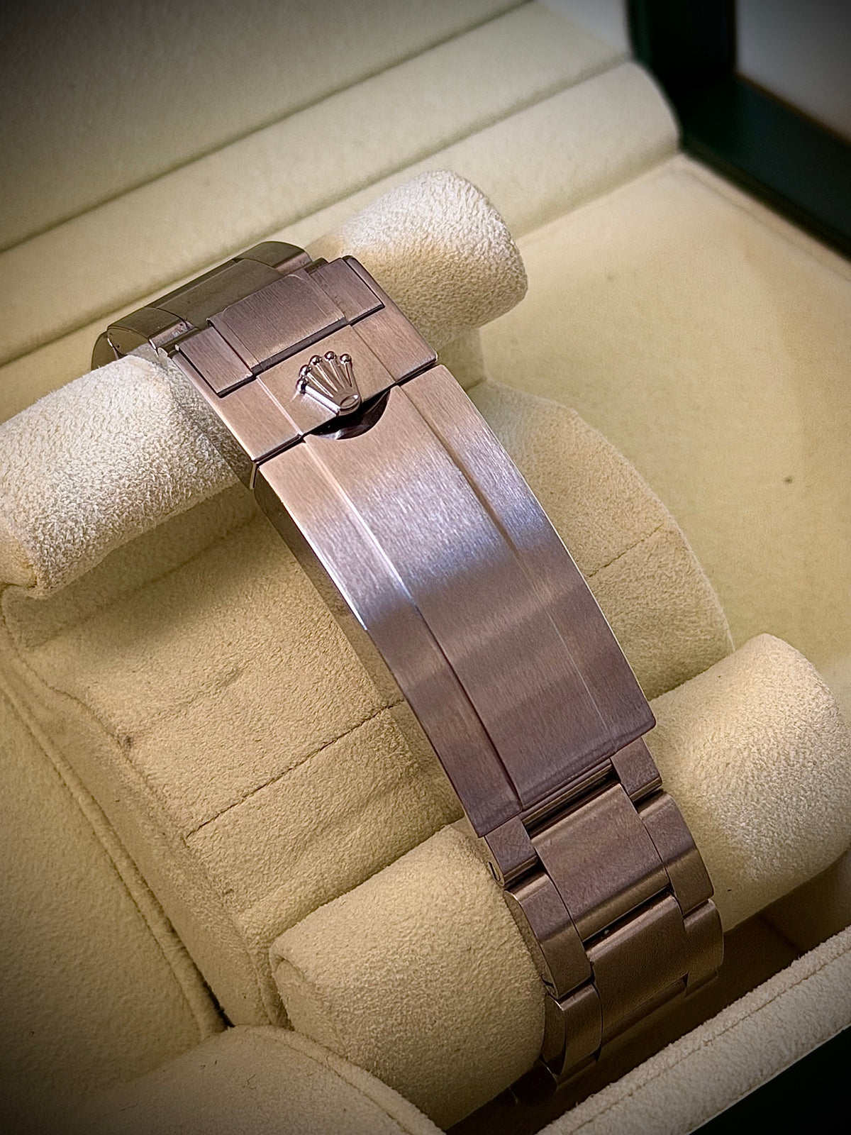 2011 ROLEX SUBMARINER DATE, 116610LN, LIKE NEW UNPOLISHED, ONE OWNER, FULL SET, INC GST