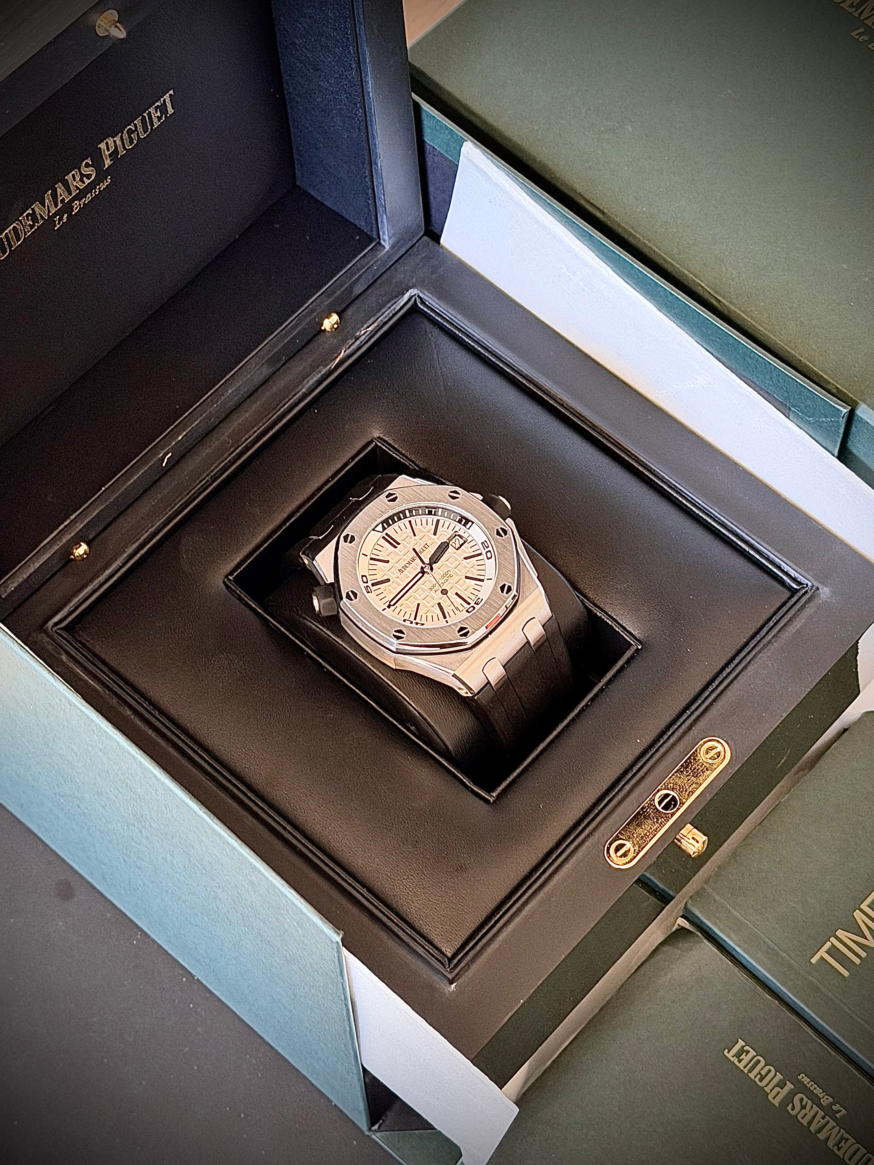 2015 AUDEMARS PIGUET ROYAL OAK OFFSHORE DIVER, FULL SET, INC GST