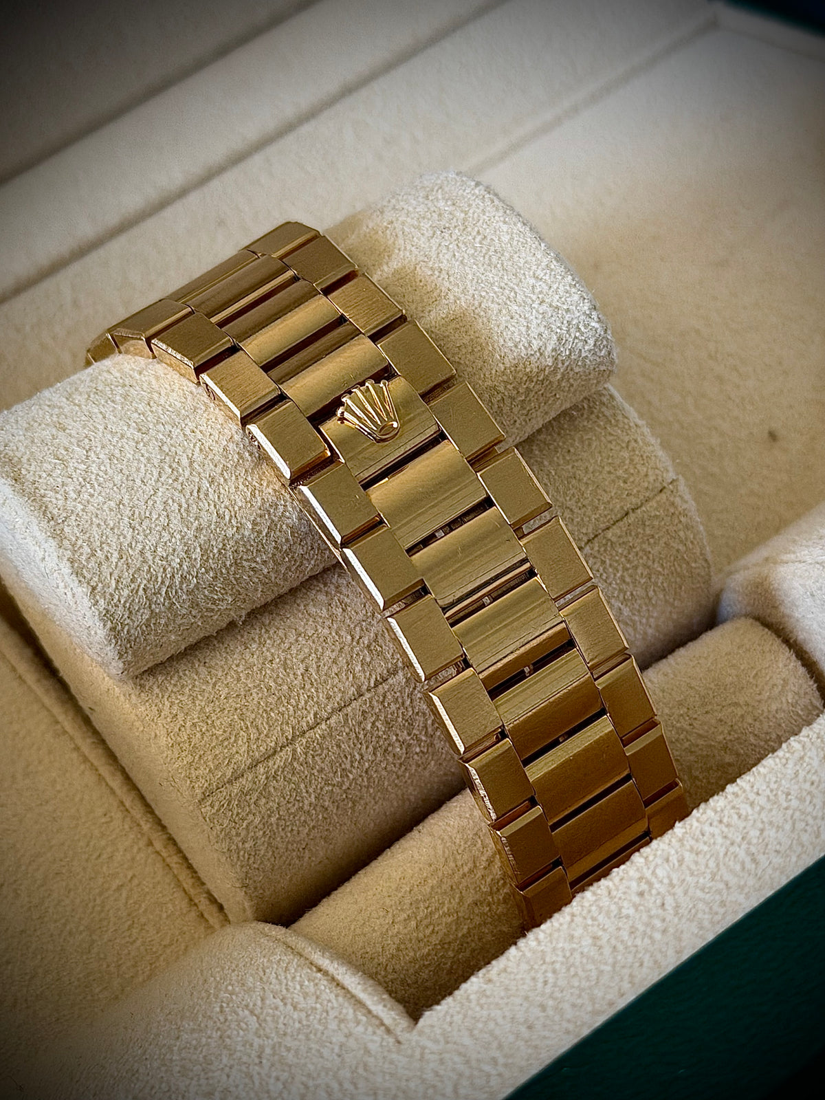 1978 ROLEX OYSTERQUARTZ DAY-DATE 36, 19018, CHAMPAGNE DIAMOND DIAL, 18CT YELLOW GOLD, WATCH ONLY, INC GST