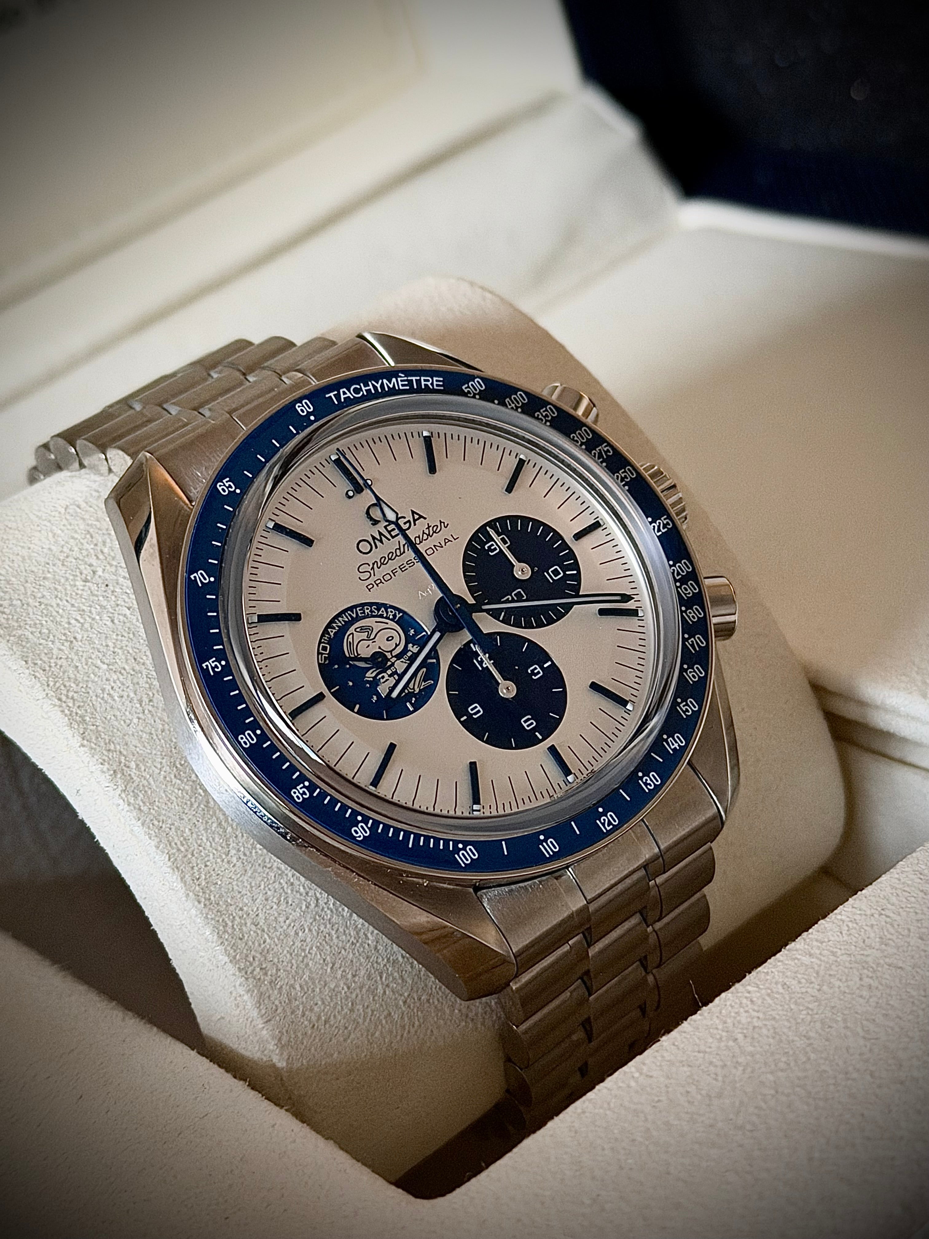 2022 OMEGA SPEEDMASTER SILVER SNOOPY ON BRACELET, FULL SET, INC GST