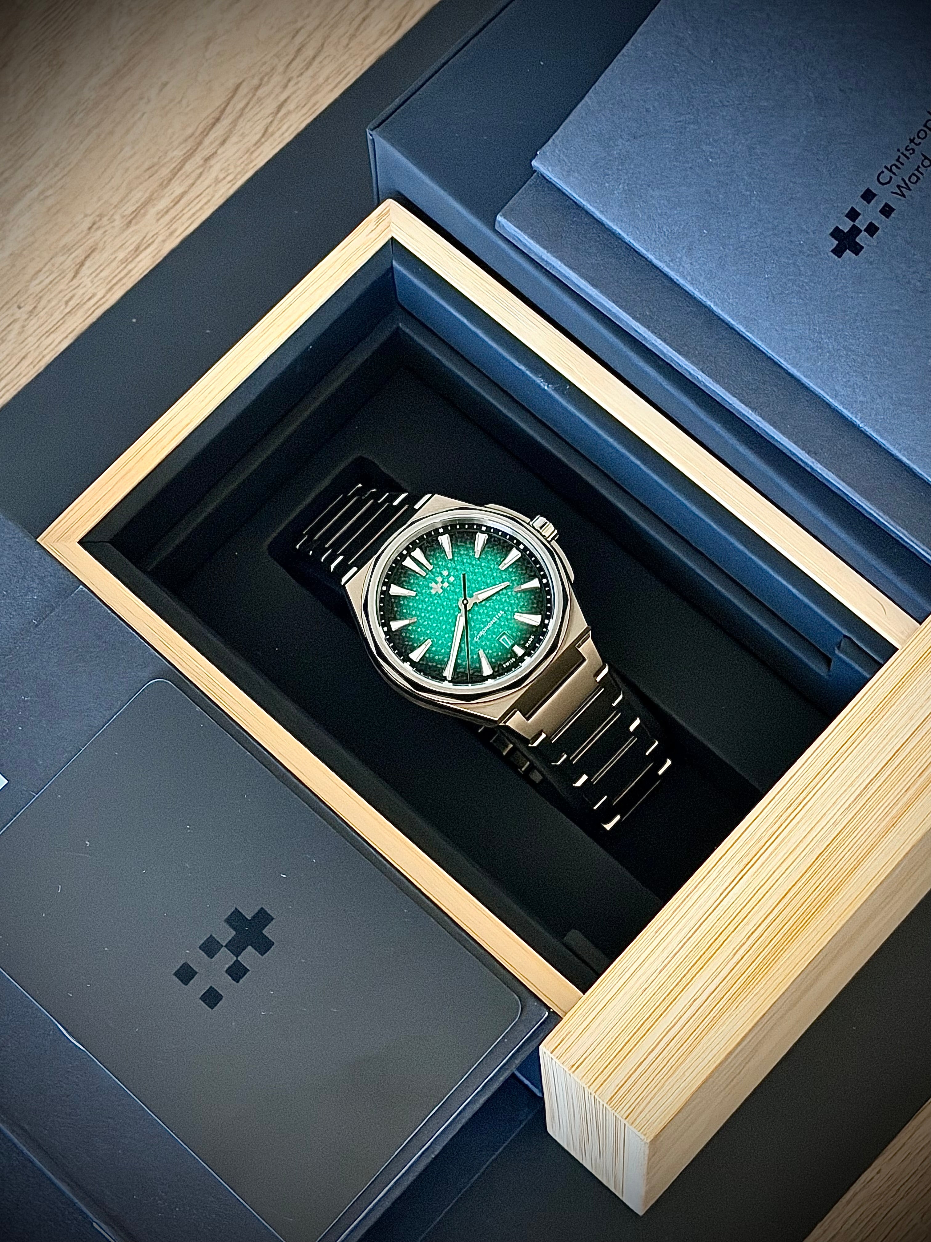 2025 CHRISTOPHER WARD “THE TWELVE” 40 TI, AURORA GREEN DIAL FULL SET, INC GST